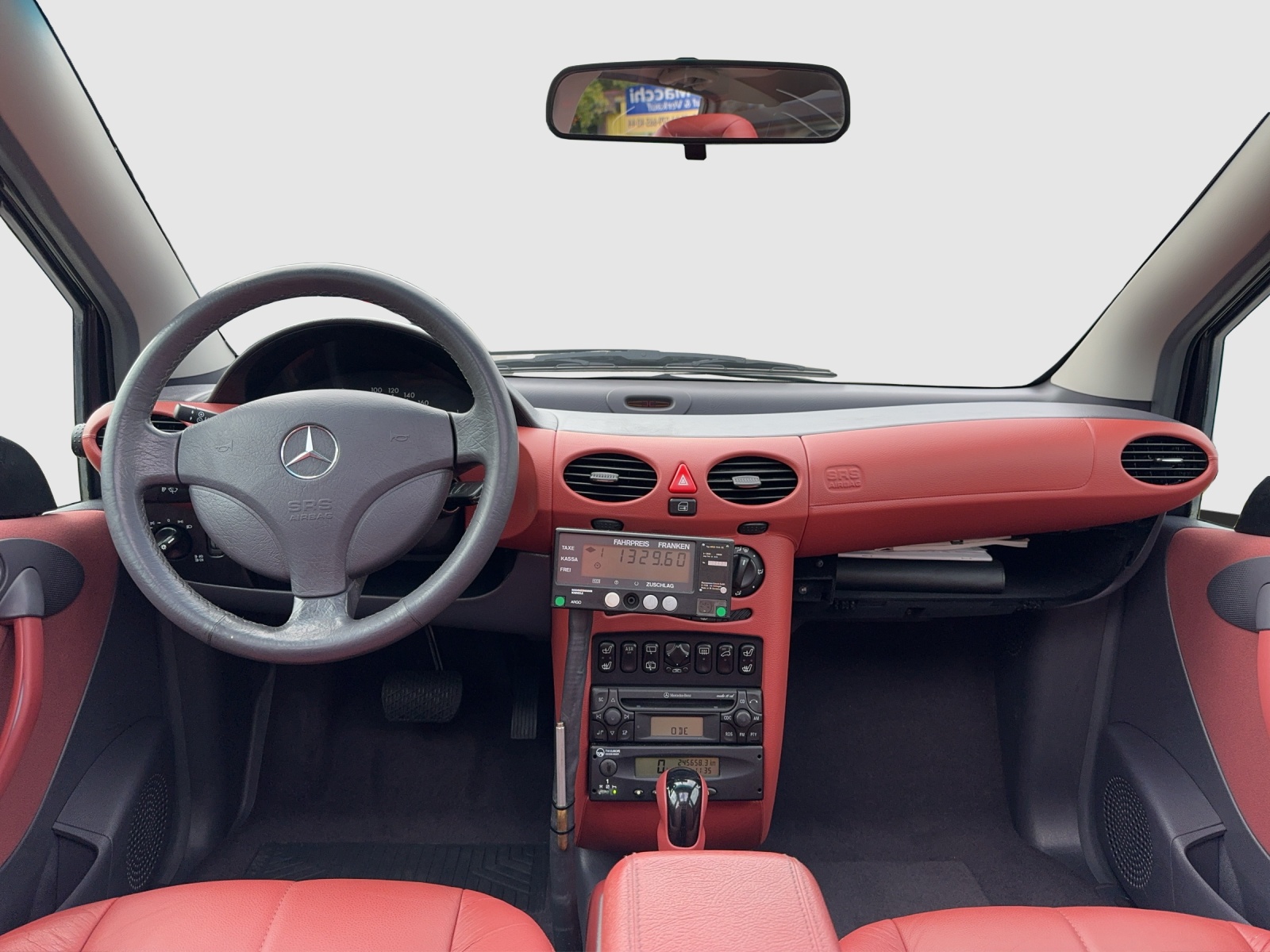 MERCEDES-BENZ A 190 Avantgarde-image-11