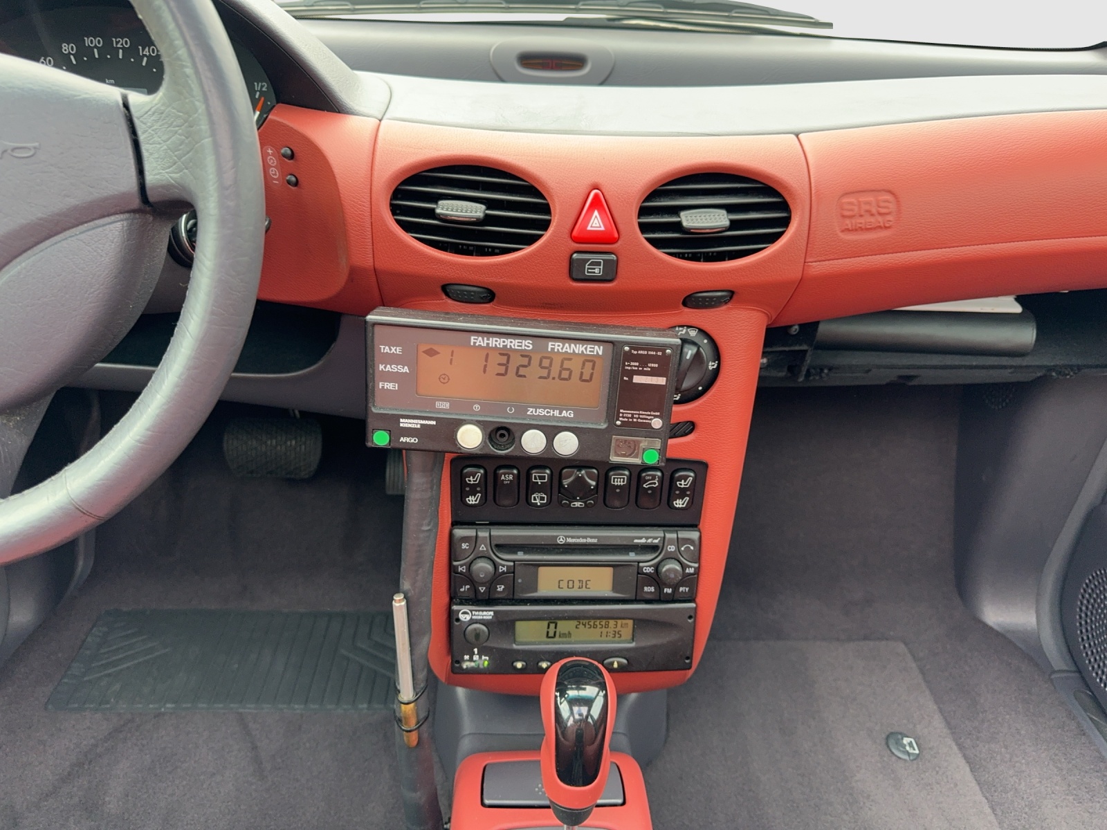 MERCEDES-BENZ A 190 Avantgarde-image-12