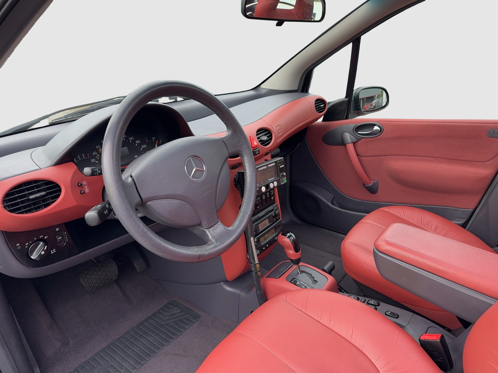 MERCEDES-BENZ A 190 Avantgarde-image-8
