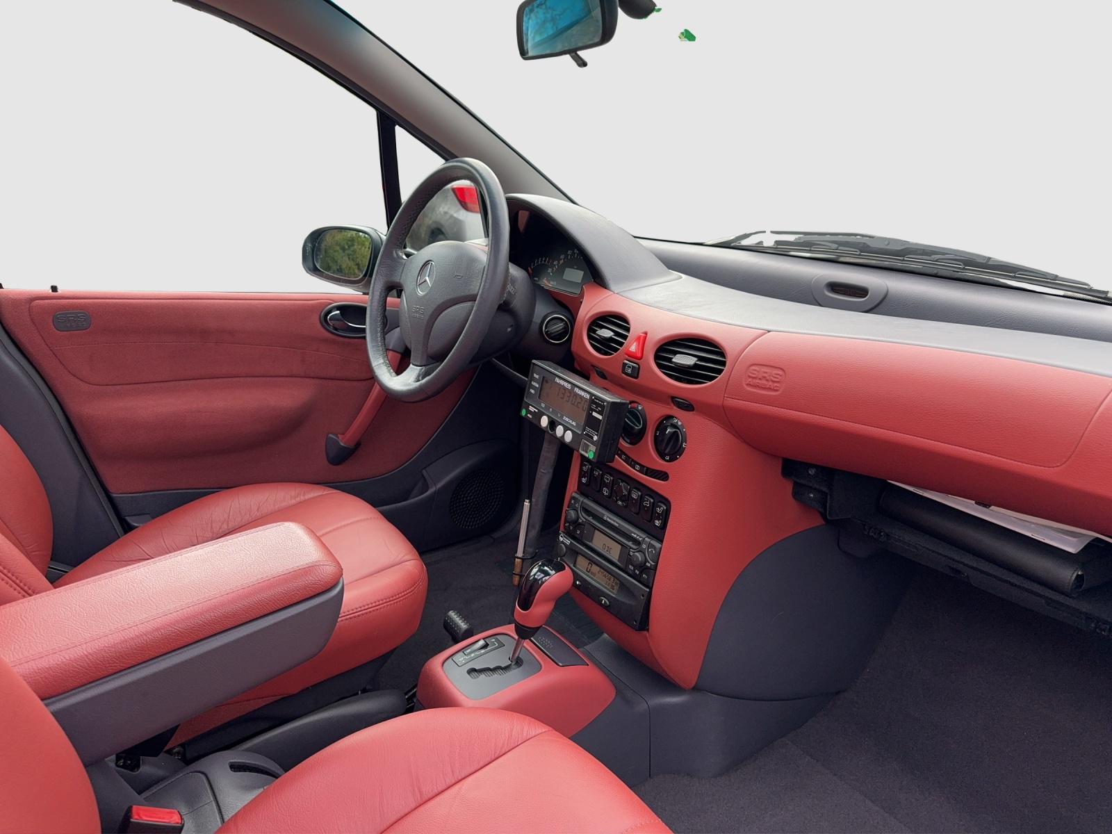MERCEDES-BENZ A 190 Avantgarde-image-14