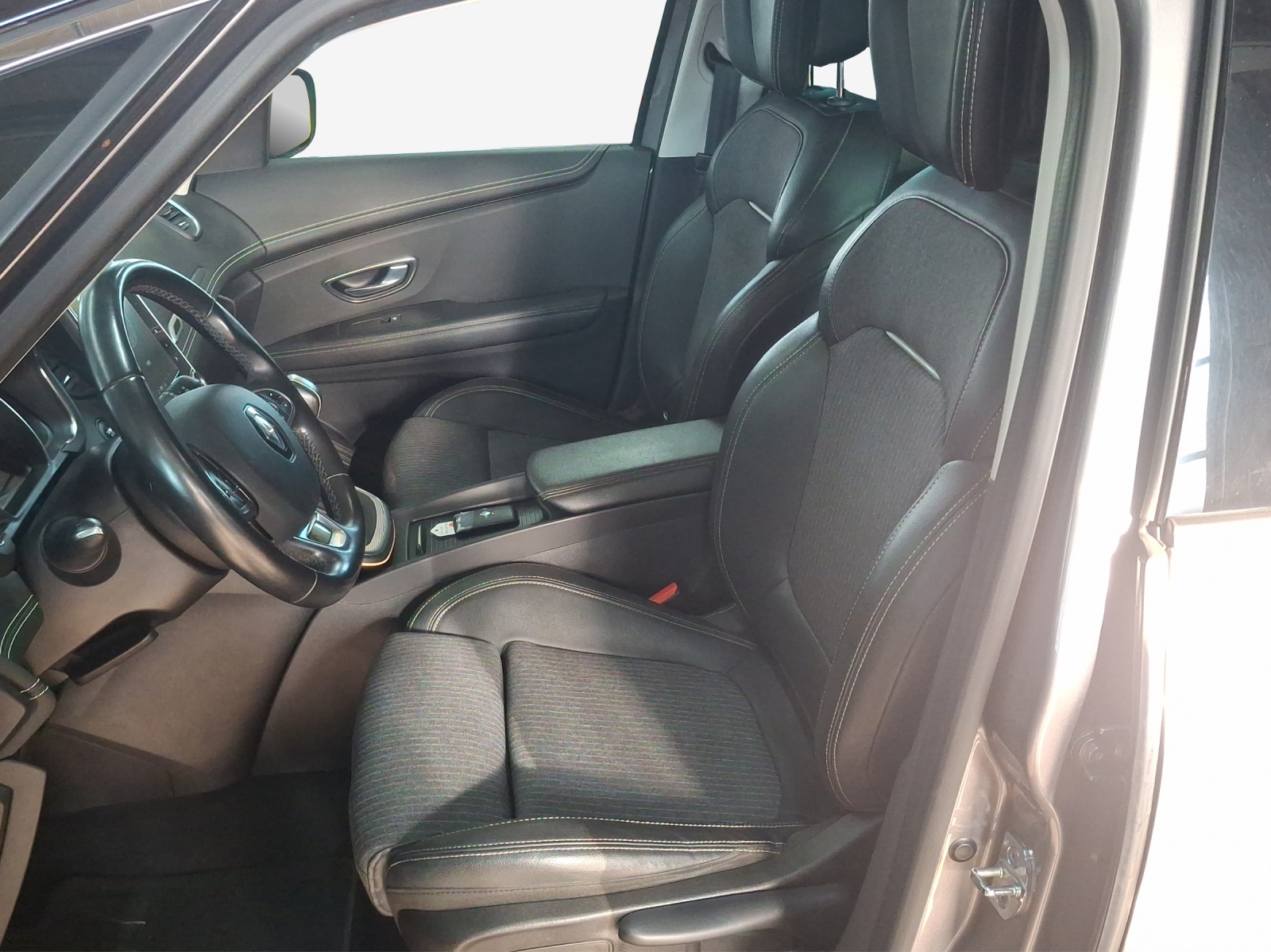 RENAULT Scénic 1.3 16V Turbo Intens EDC-image-7