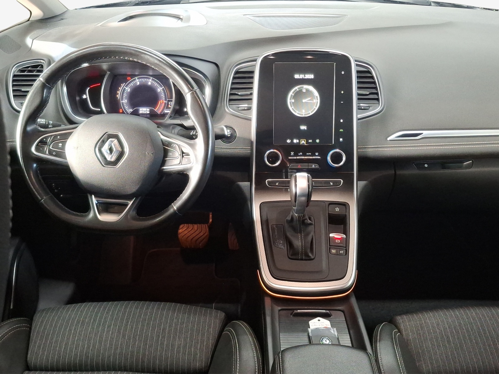 RENAULT Scénic 1.3 16V Turbo Intens EDC-image-8