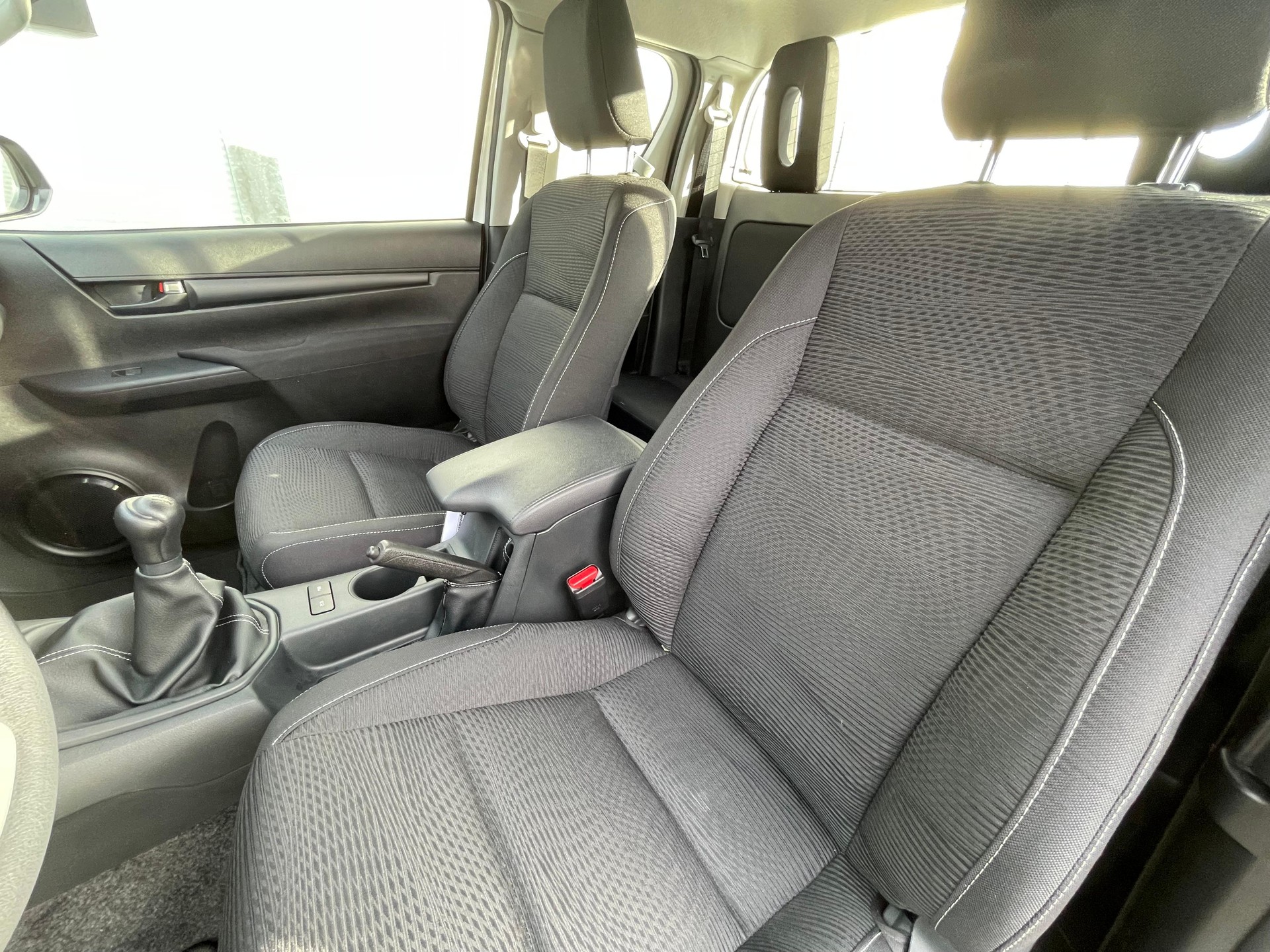 TOYOTA Hilux Extra Cab.-Pick-up 2.8 D-4D 204 Comfort-image-6