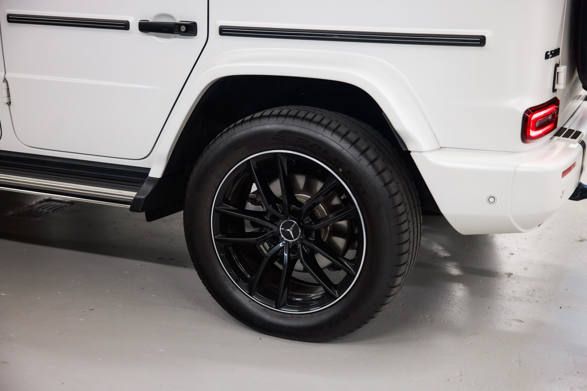 MERCEDES-BENZ G 500 9G-Tronic AMG Line *Facelift*-image-13