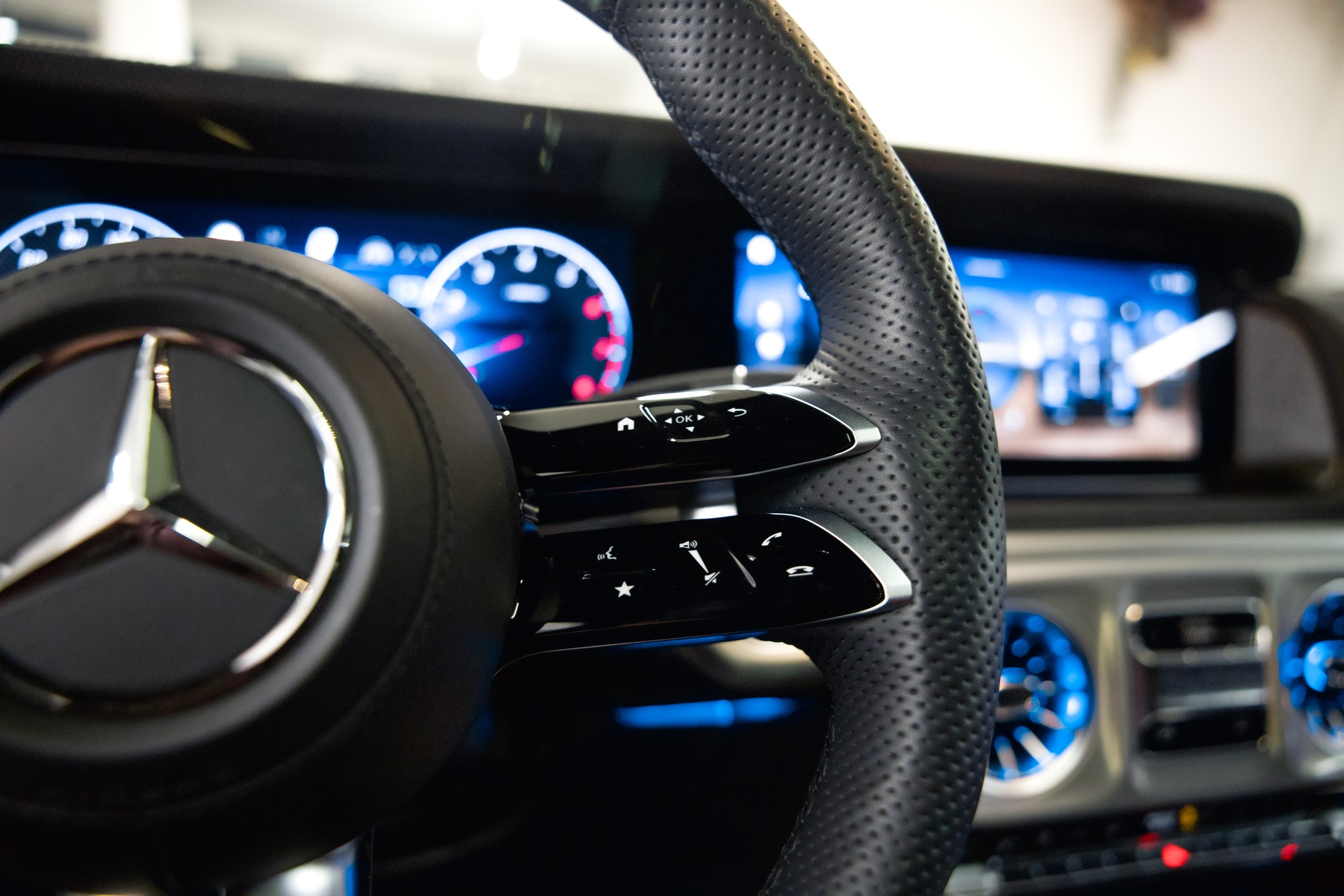 MERCEDES-BENZ G 500 9G-Tronic AMG Line *Facelift*-image-33