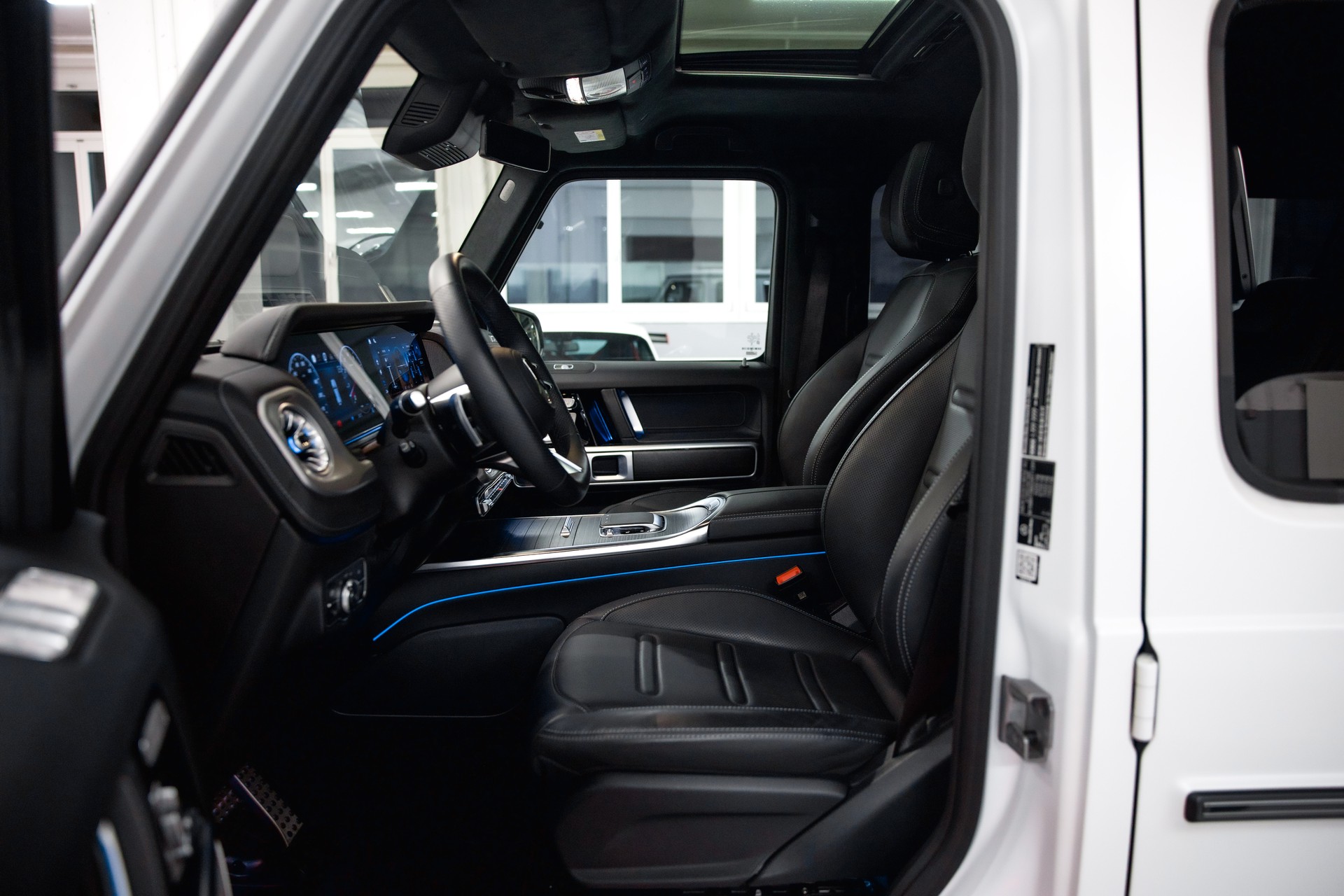MERCEDES-BENZ G 500 9G-Tronic AMG Line *Facelift*-image-19
