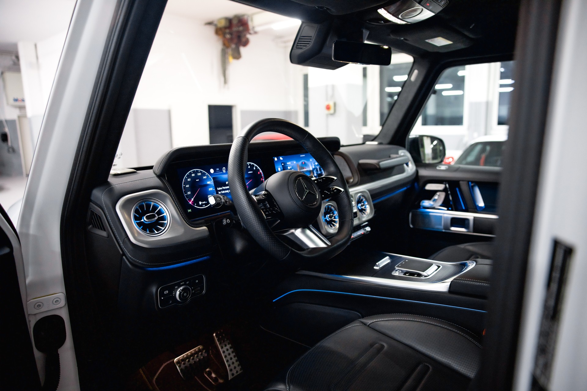 MERCEDES-BENZ G 500 9G-Tronic AMG Line *Facelift*-image-18