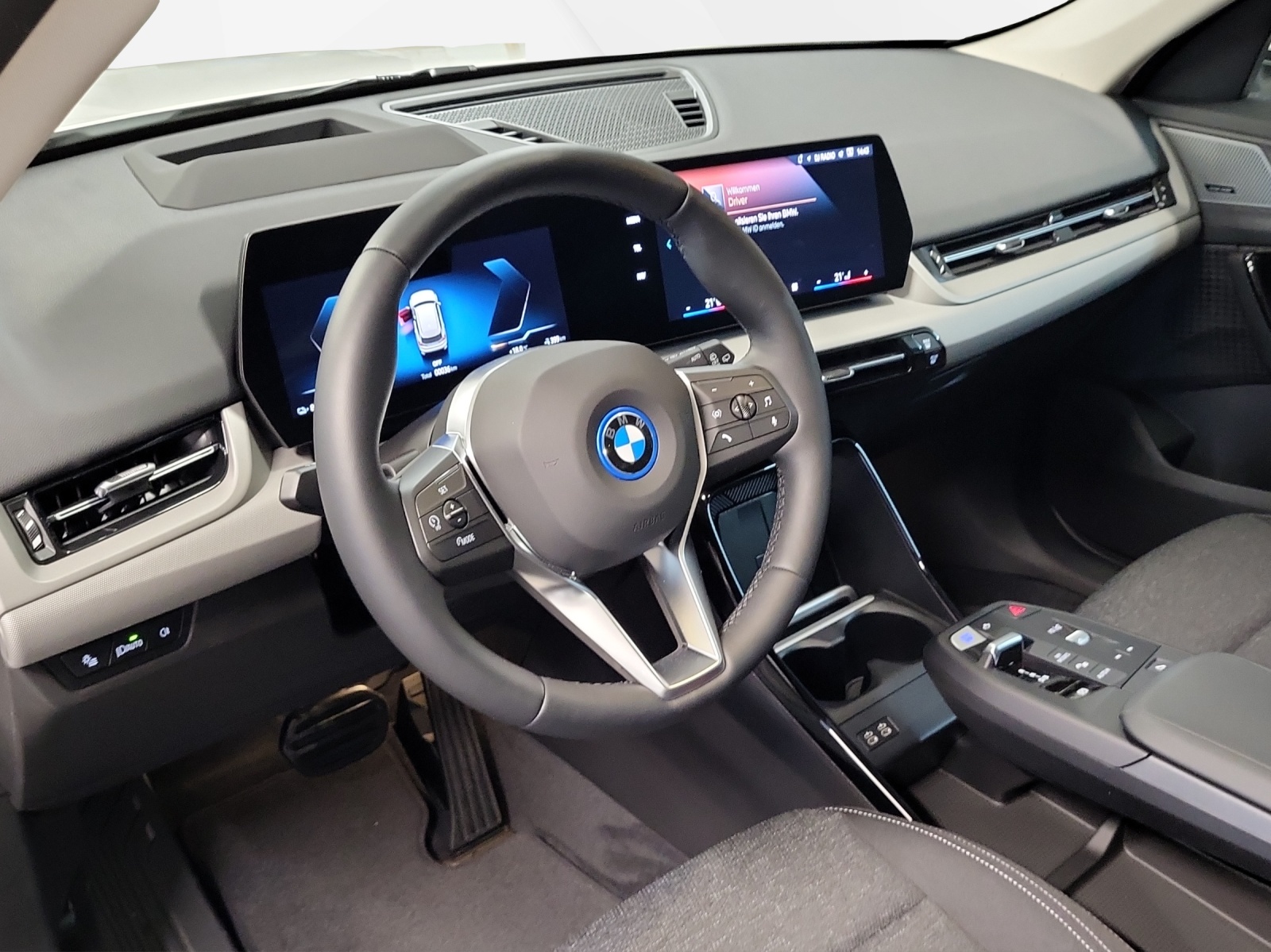 BMW iX1 eDrive 20-image-11