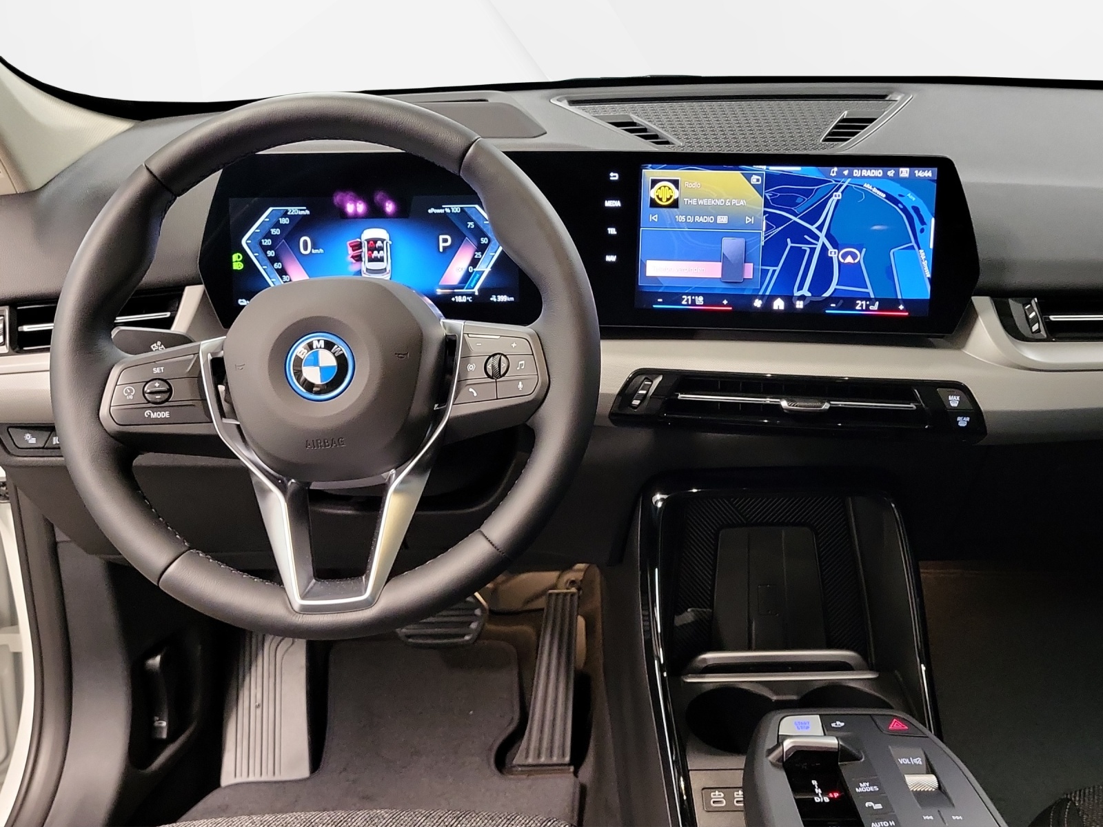 BMW iX1 eDrive 20-image-12