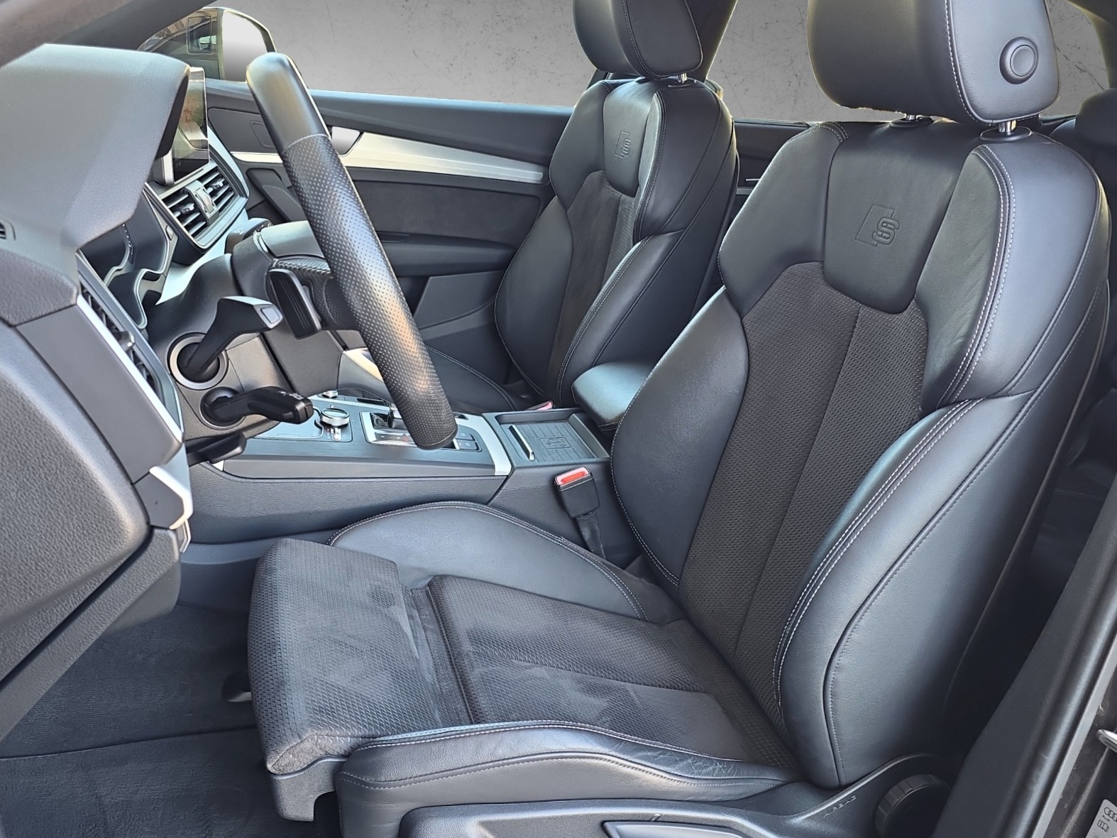 AUDI Q5 40 TDI S-Line Sport Quattro S-tronic-image-8