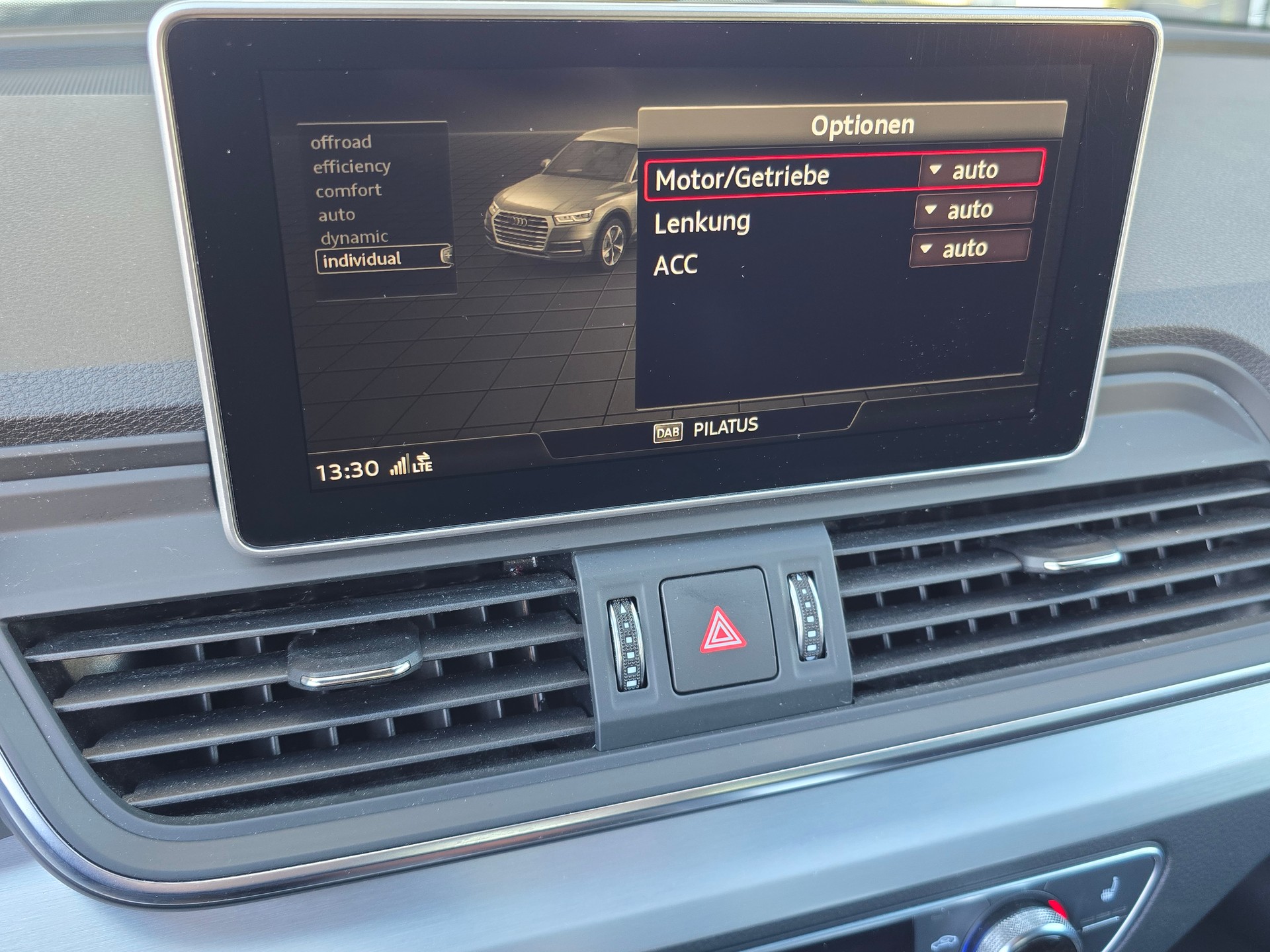 AUDI Q5 40 TDI S-Line Sport Quattro S-tronic-image-23