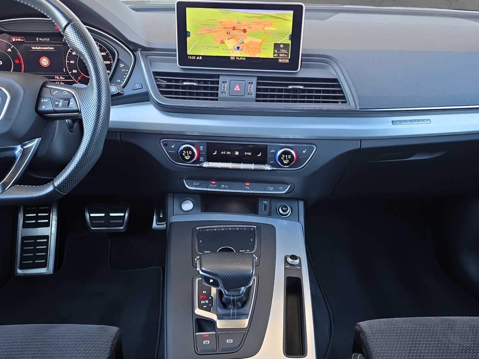 AUDI Q5 40 TDI S-Line Sport Quattro S-tronic-image-11