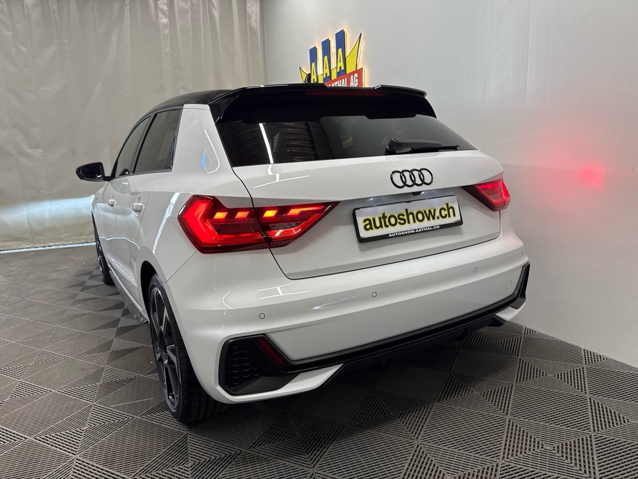 AUDI A1 Sportback 30 TFSI S Line Black Edition S-tronic-image-14