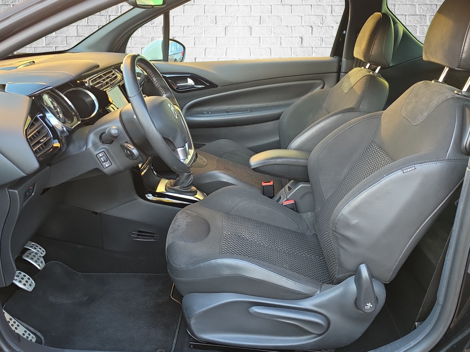 DS AUTOMOBILES DS 3 1.2 PureTech SO Chic-image-8