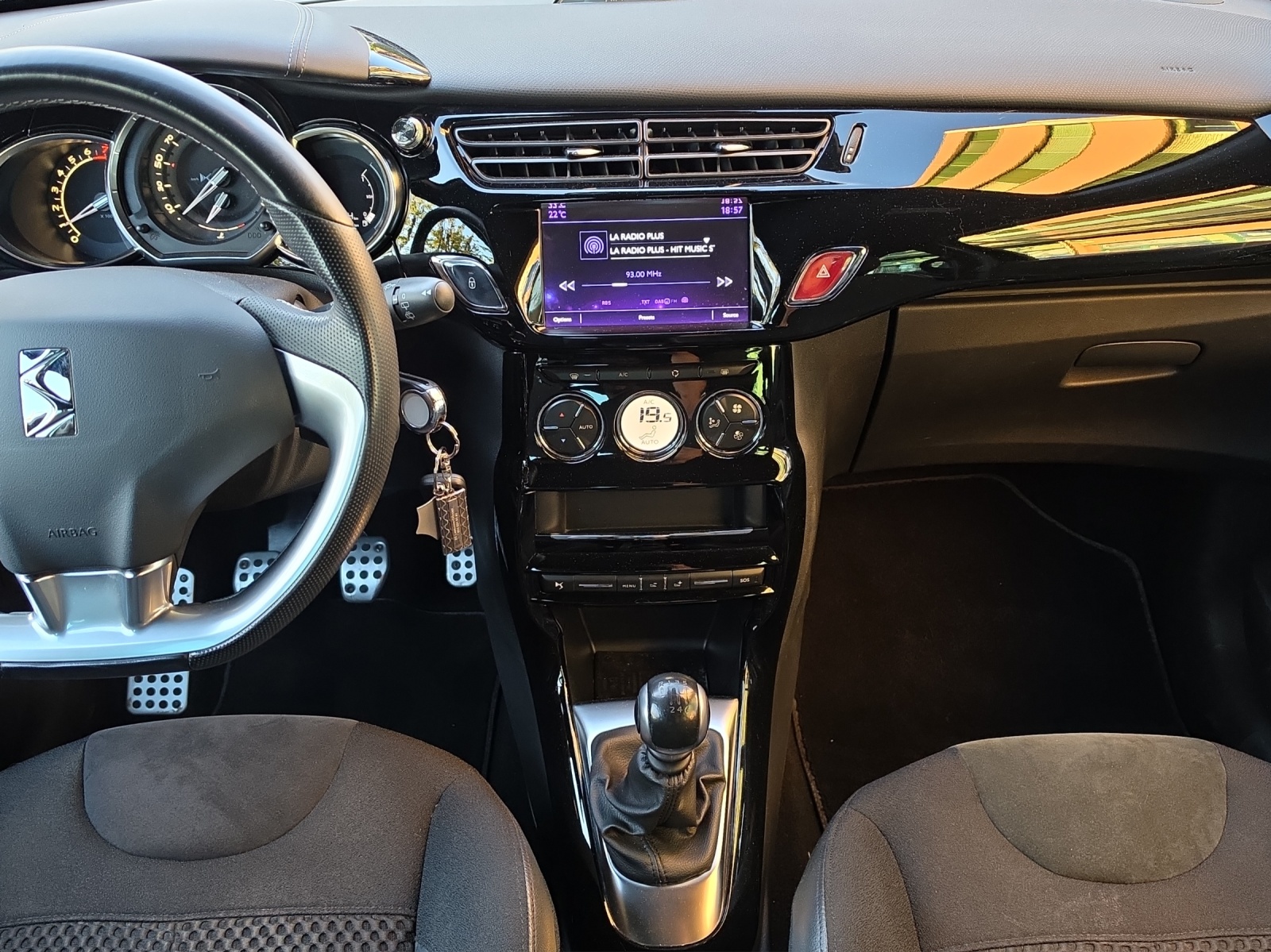 DS AUTOMOBILES DS 3 1.2 PureTech SO Chic-image-10