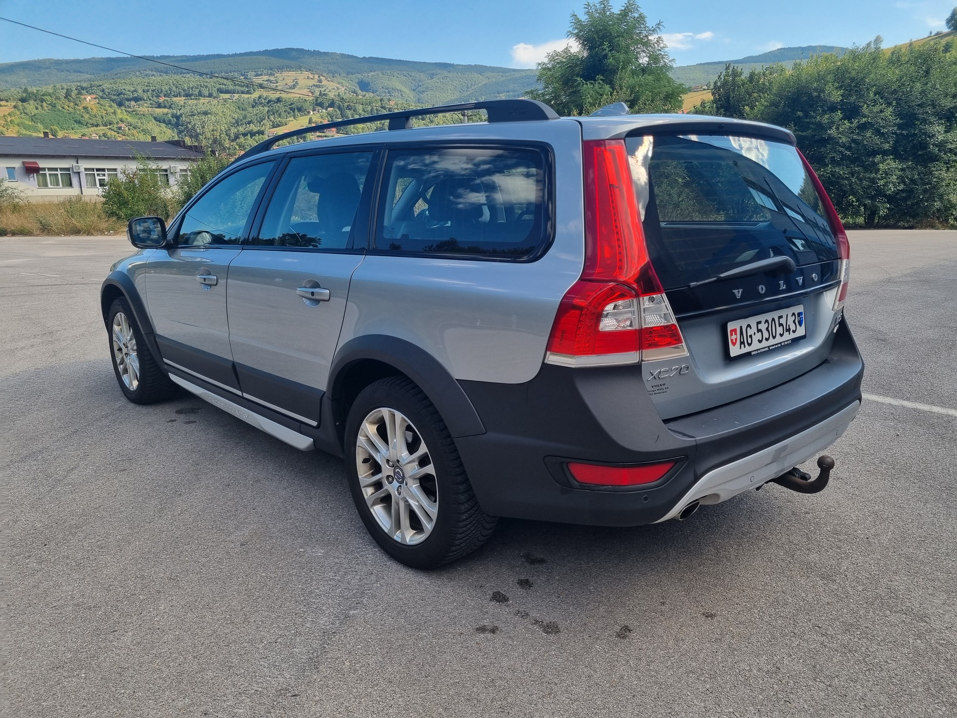 VOLVO XC70 D5 AWD Momentum Dynamic Edition Geartronic-image-2