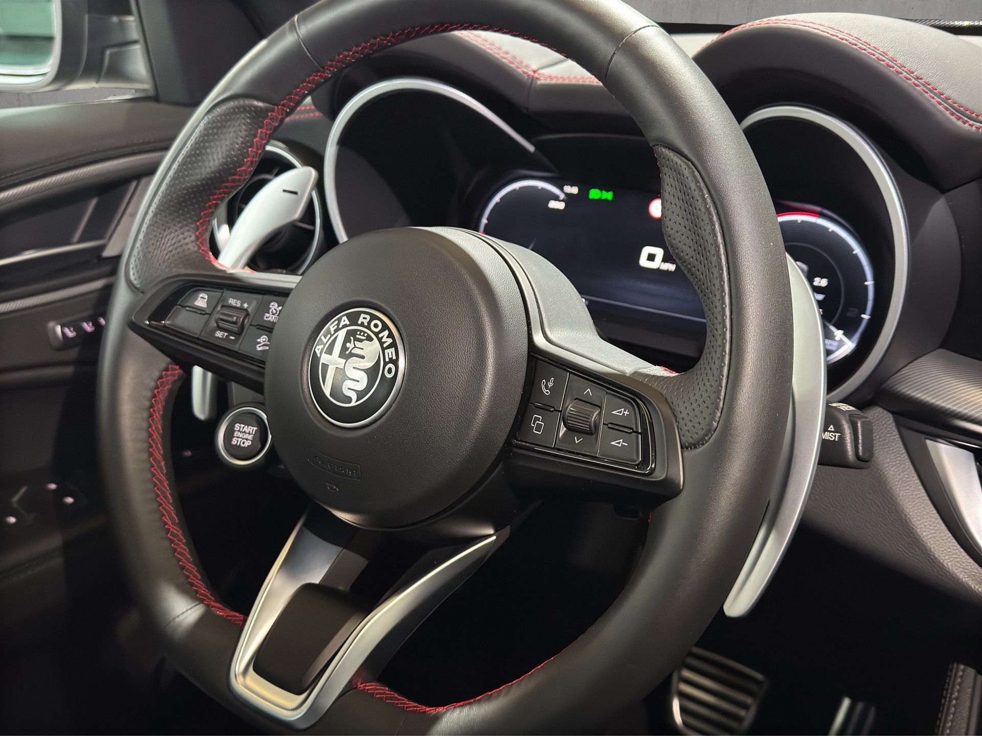 ALFA ROMEO Giulia 2.0 Competizione Q4 AT8-image-12