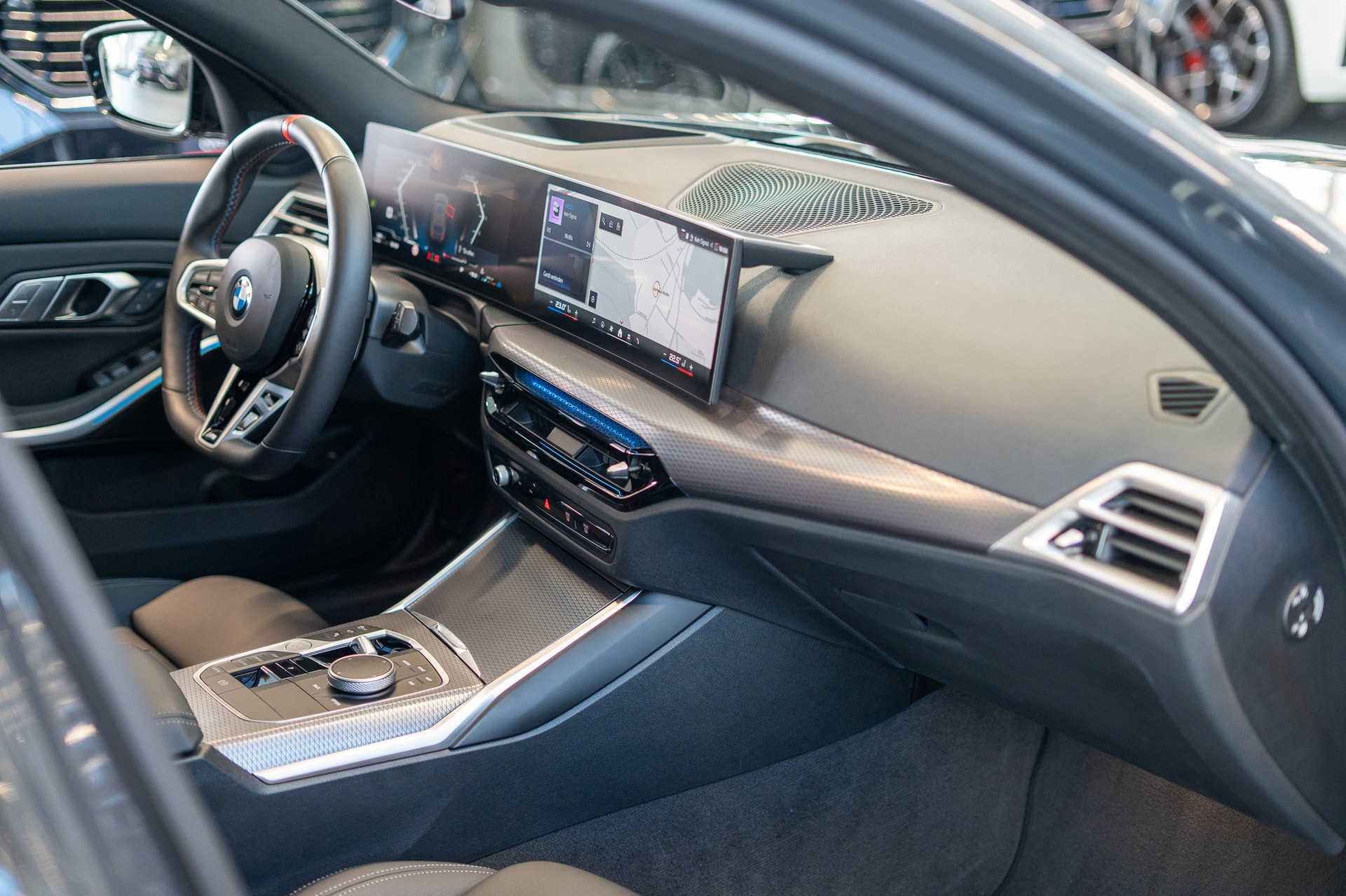 BMW M340d xDrive Touring / M Sport Pro / LCI / Panorama / 360°Kamera / HeadUp-image-15