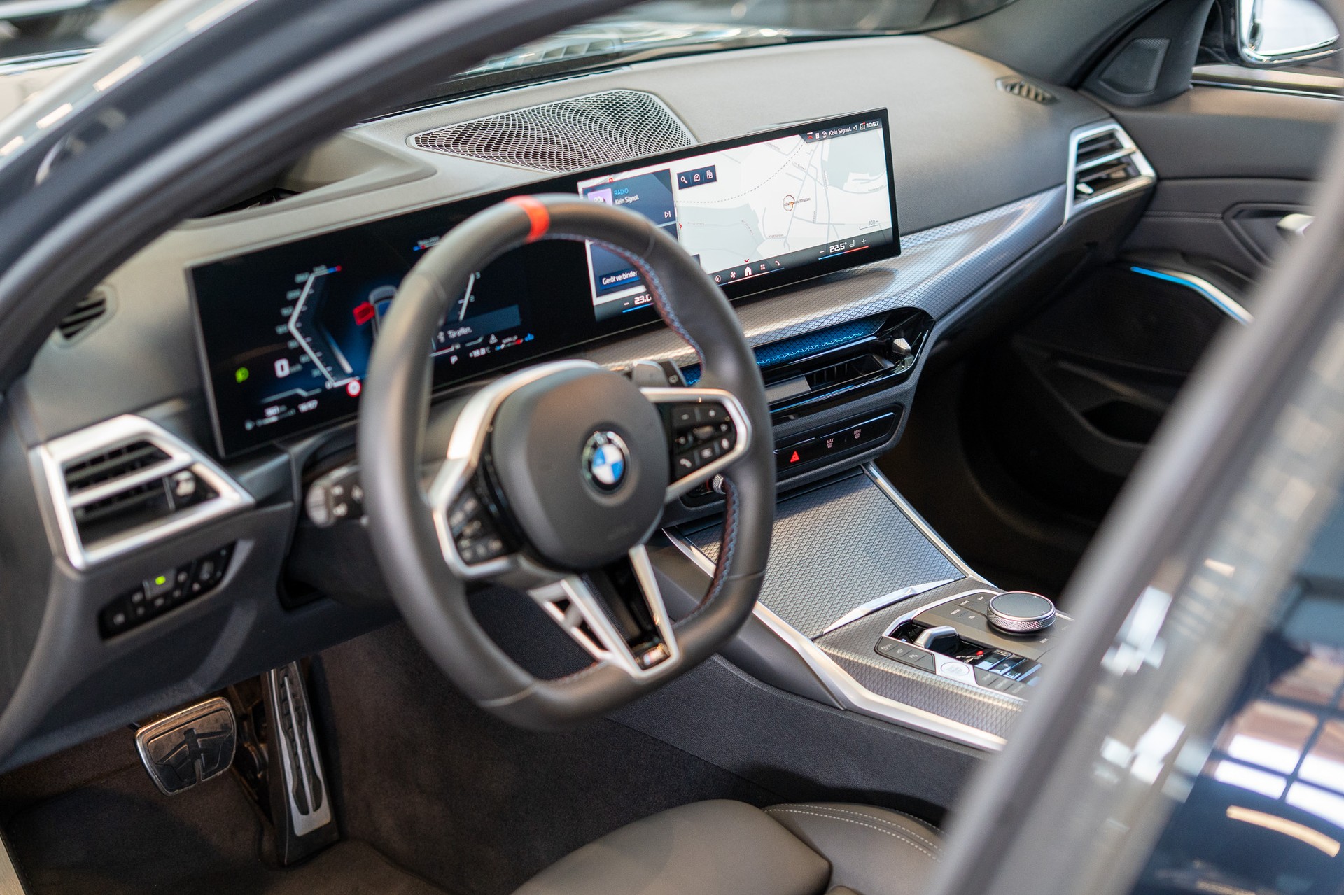 BMW M340d xDrive Touring / M Sport Pro / LCI / Panorama / 360°Kamera / HeadUp-image-11