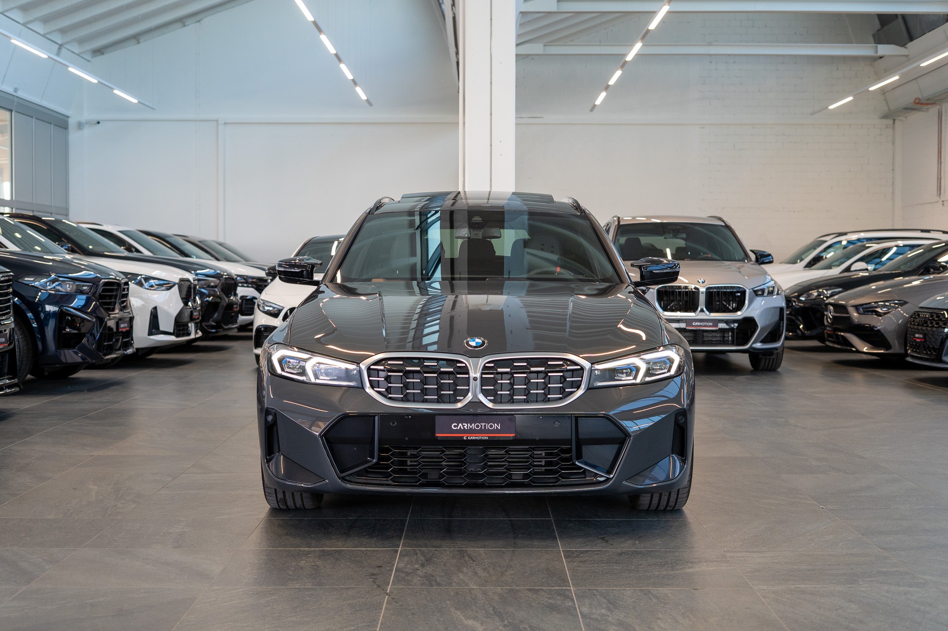 BMW M340d xDrive Touring / M Sport Pro / LCI / Panorama / 360°Kamera / HeadUp-showroom-element-1
