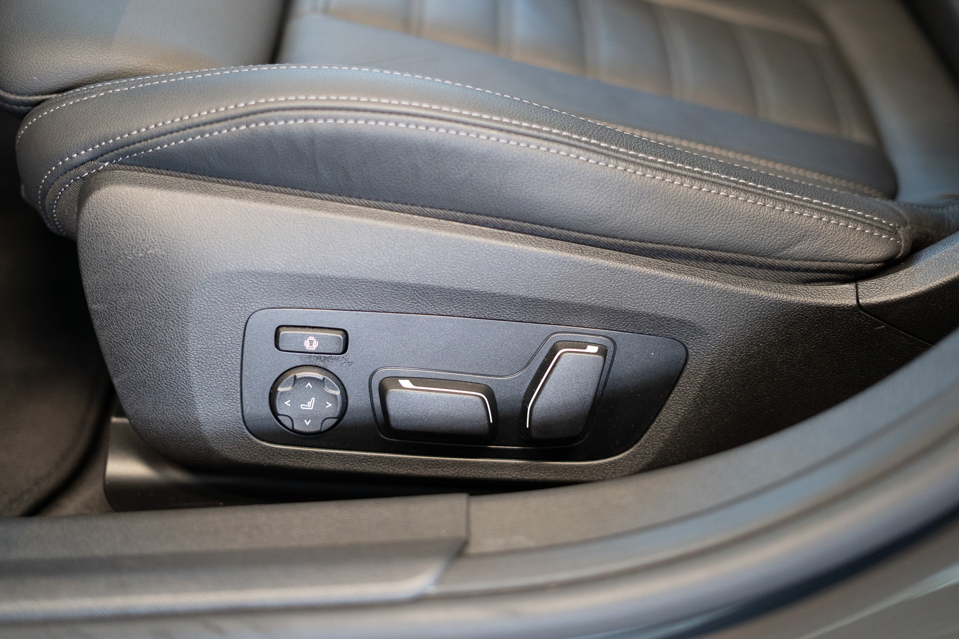BMW M340d xDrive Touring / M Sport Pro / LCI / Panorama / 360°Kamera / HeadUp-image-10