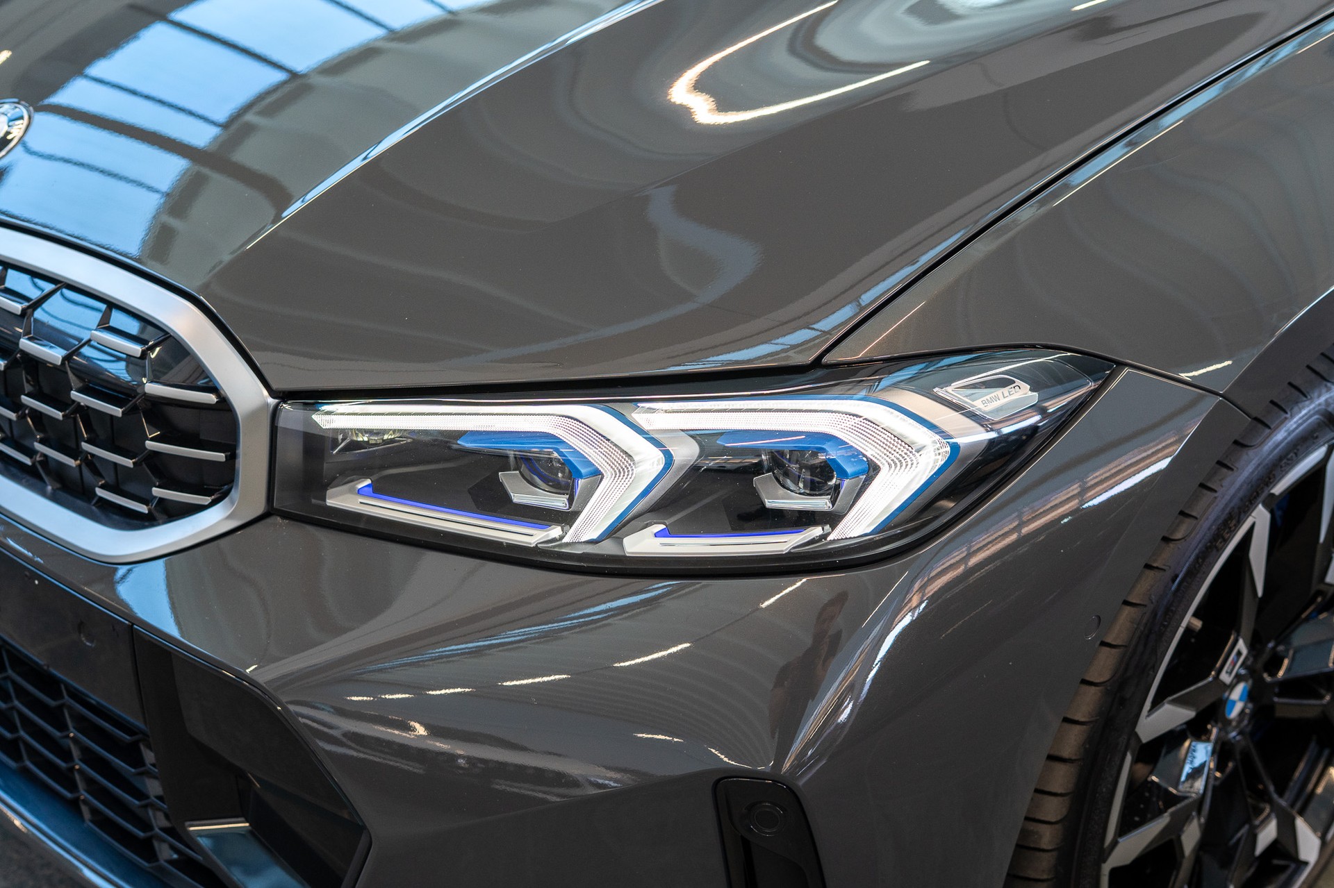 BMW M340d xDrive Touring / M Sport Pro / LCI / Panorama / 360°Kamera / HeadUp-image-25