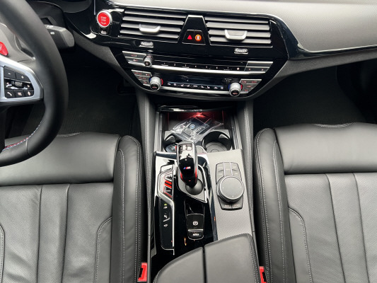 BMW M5 xDrive Competition-image-11