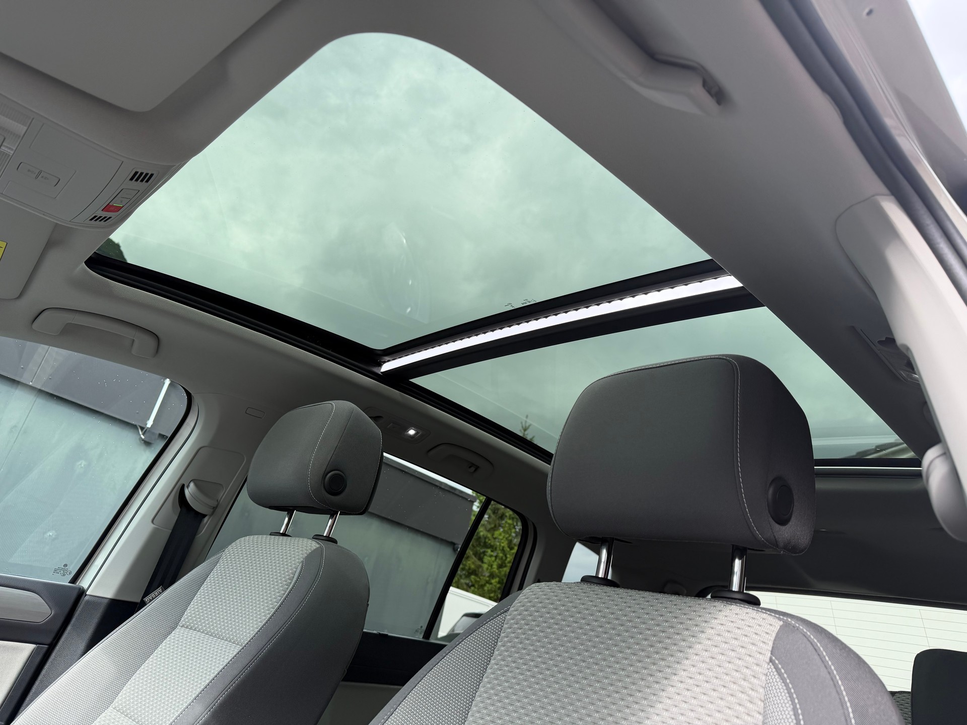 VW Touran 2.0 TDI BlueMotion Technology Comfortline DSG-image-27