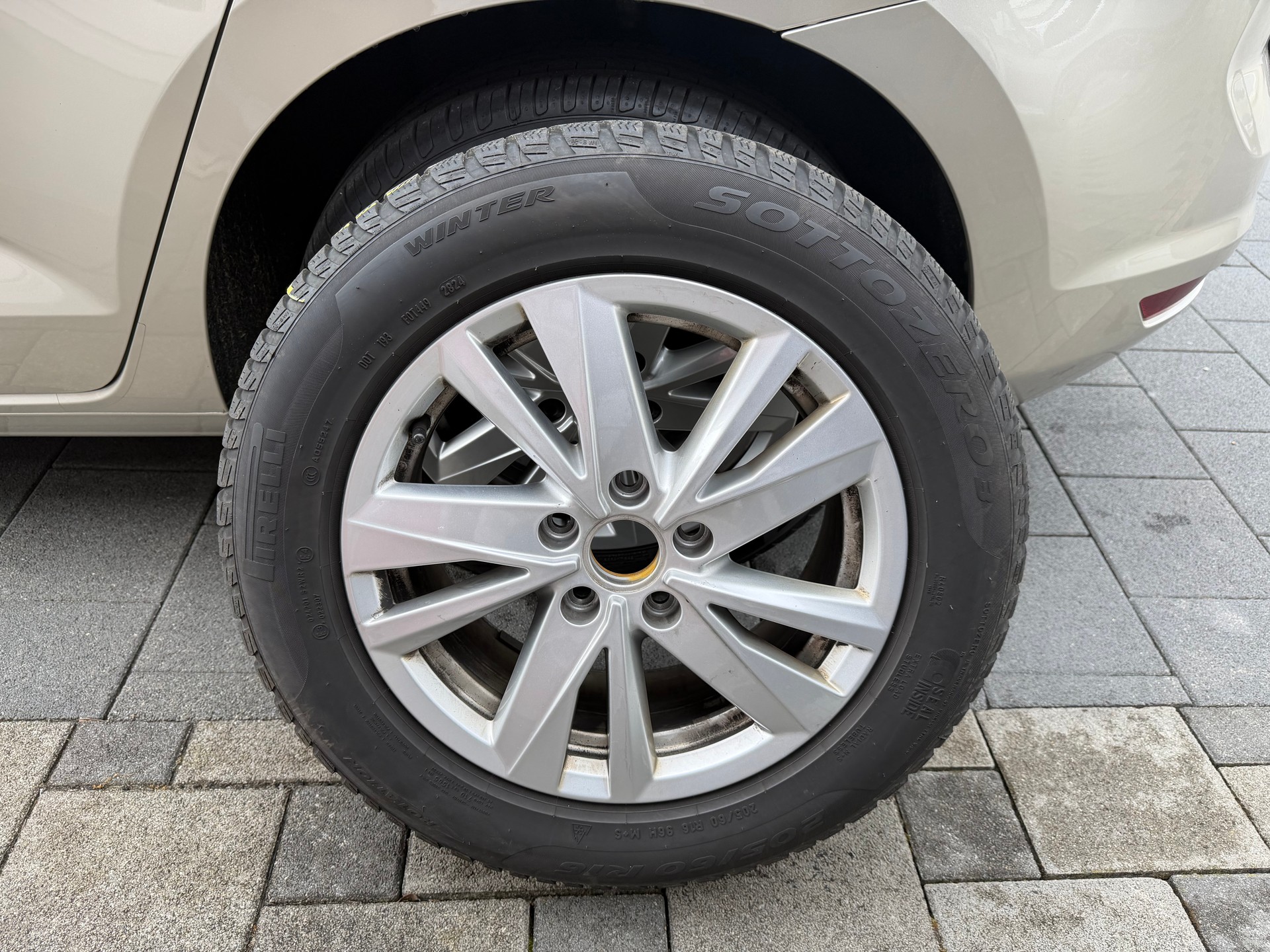 VW Touran 2.0 TDI BlueMotion Technology Comfortline DSG-image-29