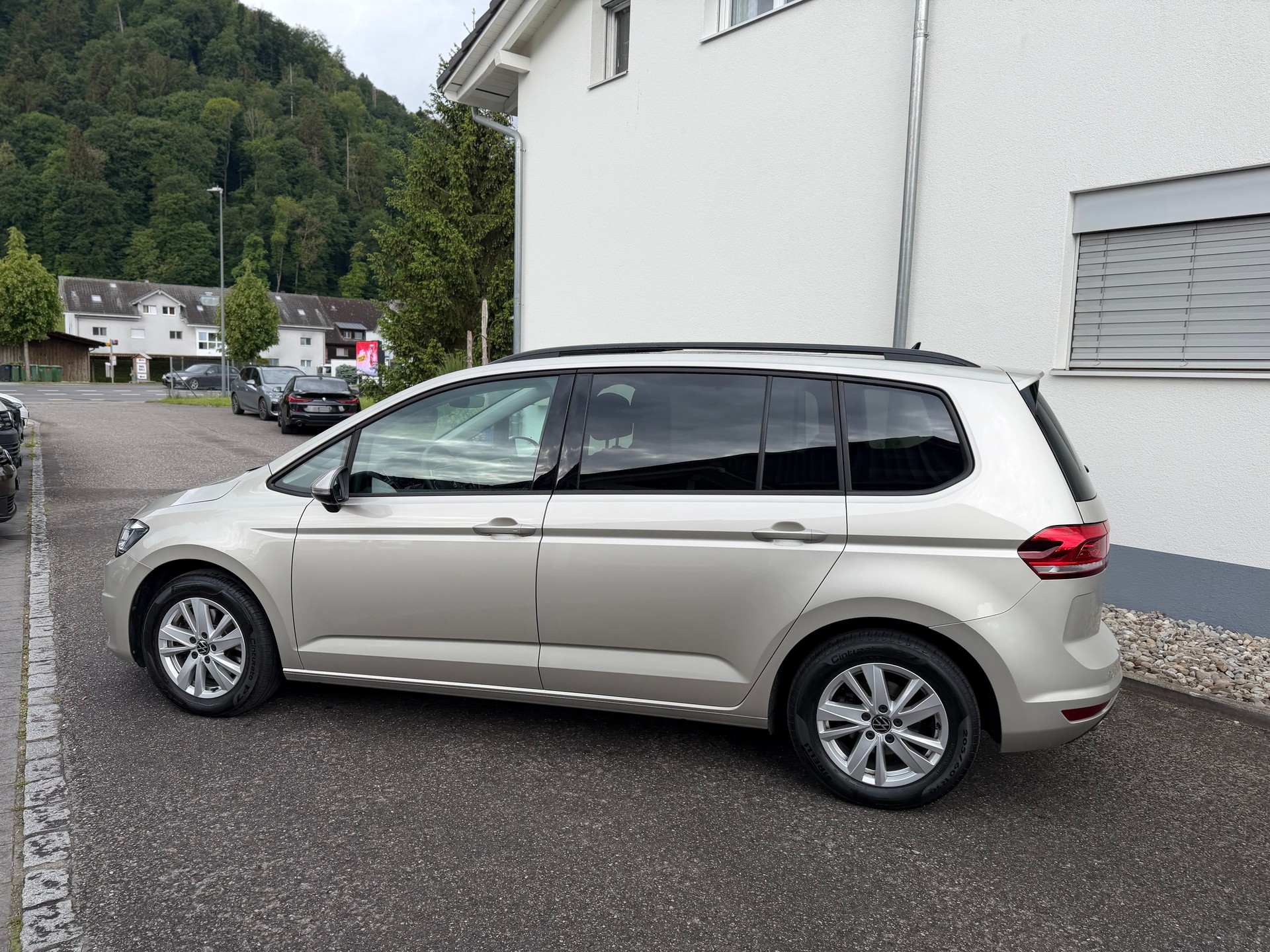 VW Touran 2.0 TDI BlueMotion Technology Comfortline DSG-image-12