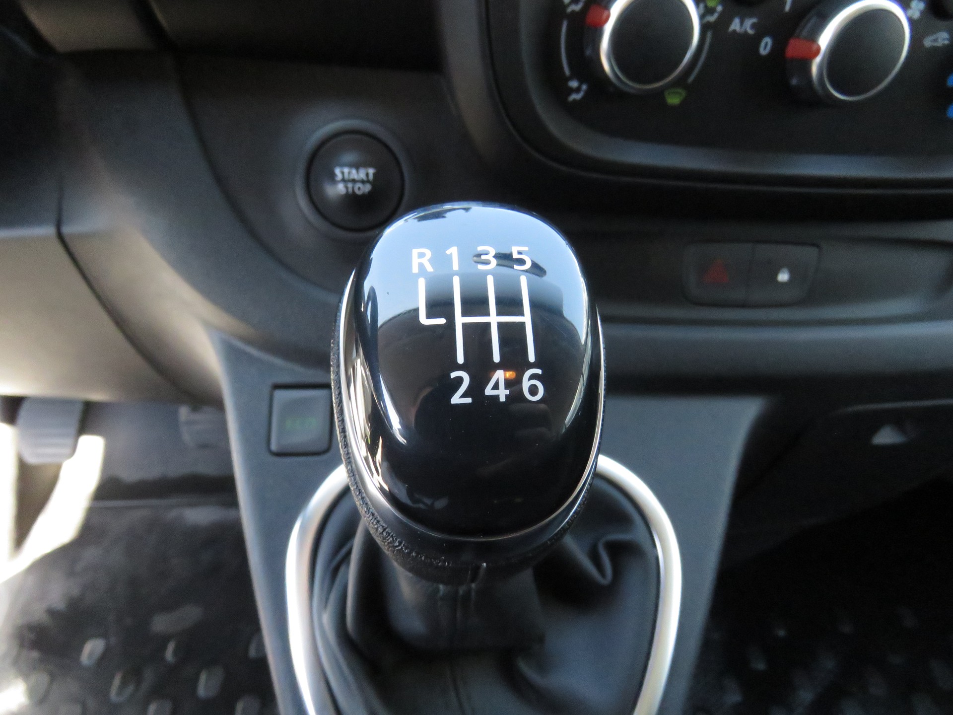 NISSAN NV300 dCi 95 2.7 L1H1 Comfort-image-15