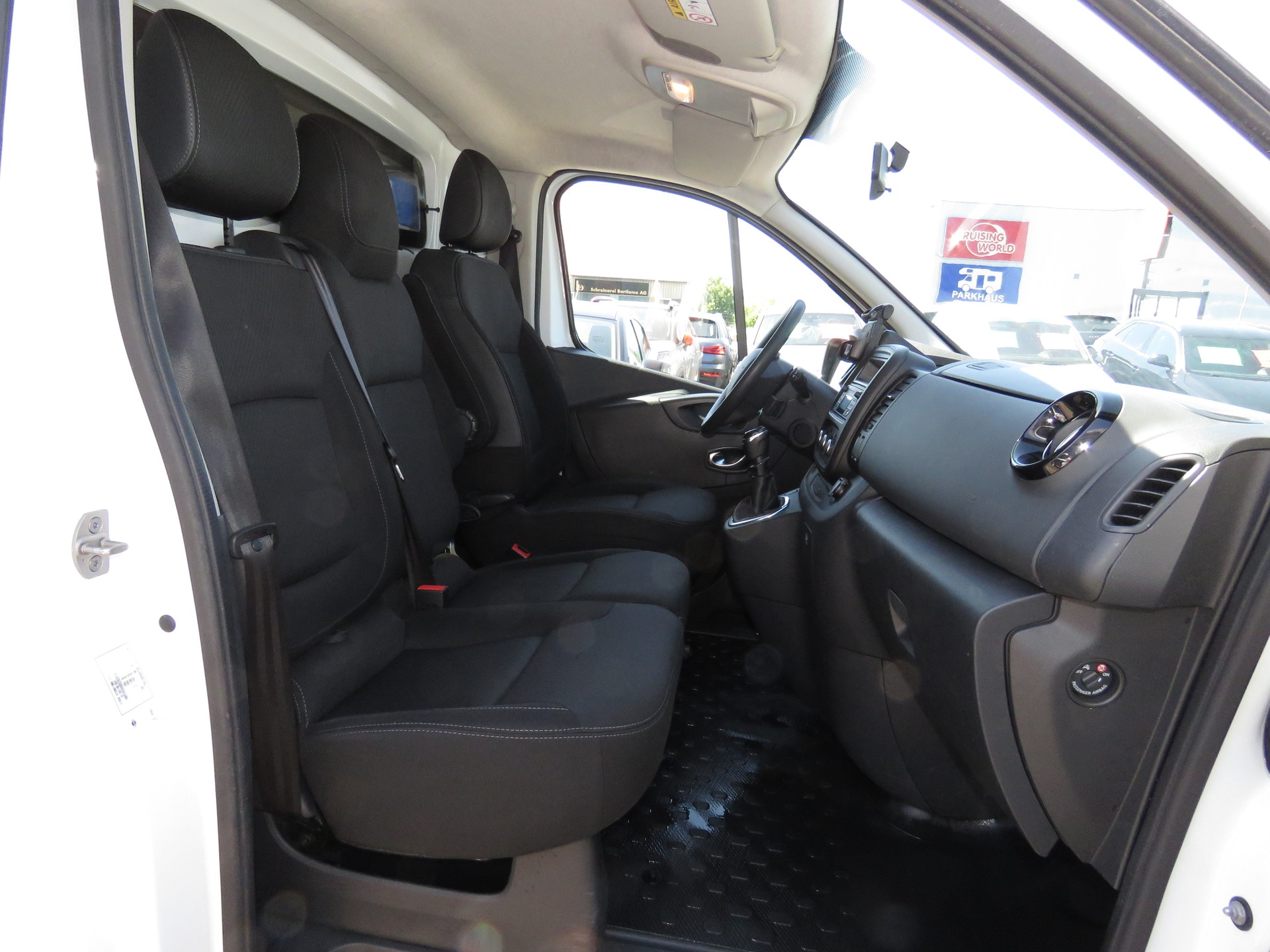 NISSAN NV300 dCi 95 2.7 L1H1 Comfort-image-9