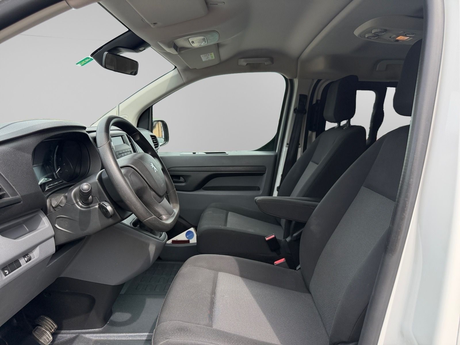 PEUGEOT Traveller 2.0 BlueHDi Allure Standard-image-11