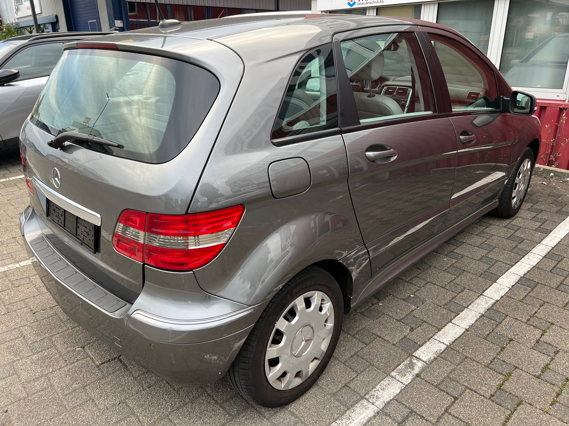 MERCEDES-BENZ B 200 Autotronic-showroom-element-3