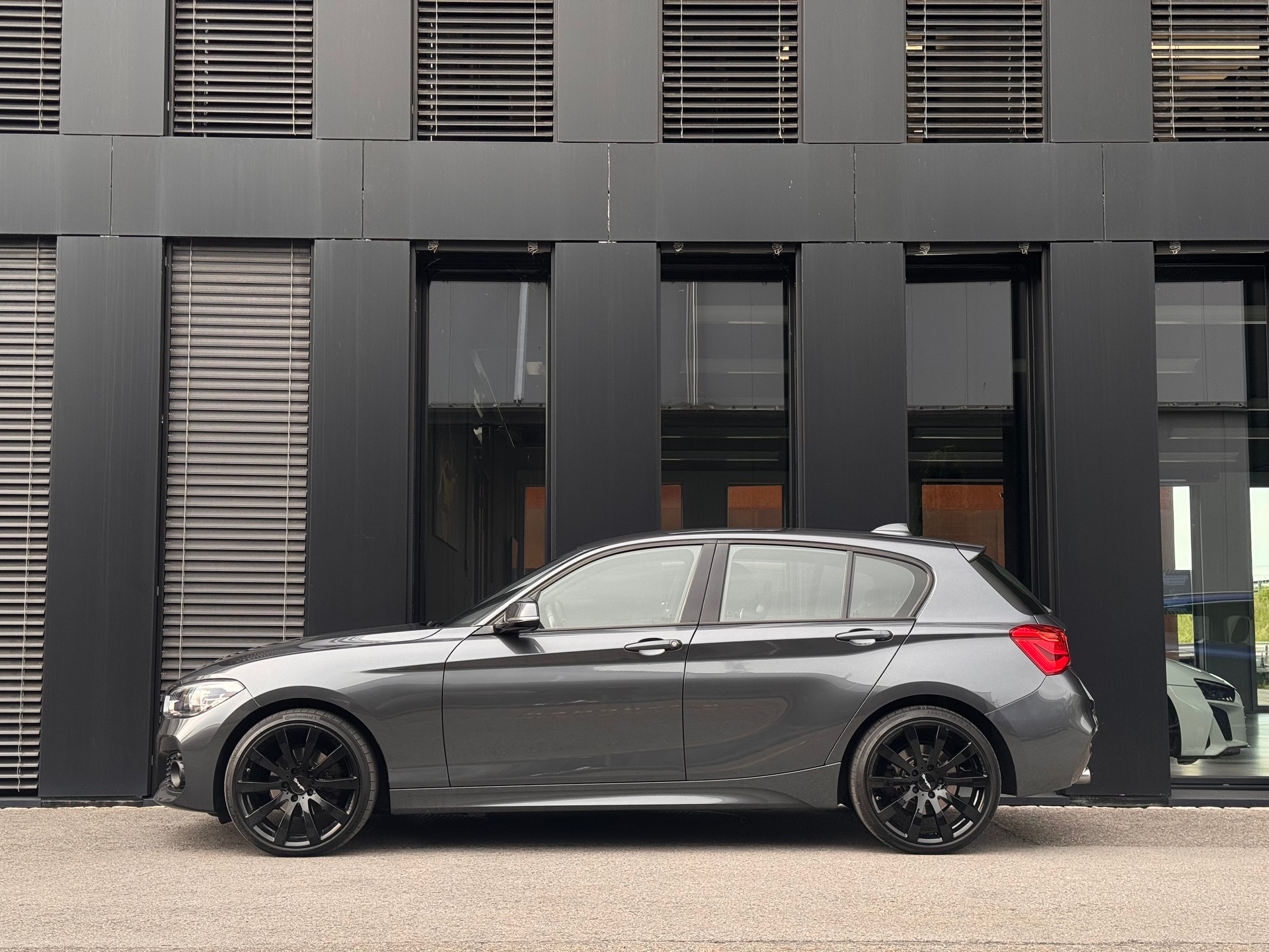 BMW 120d xDrive M Sport Steptronic-image-3