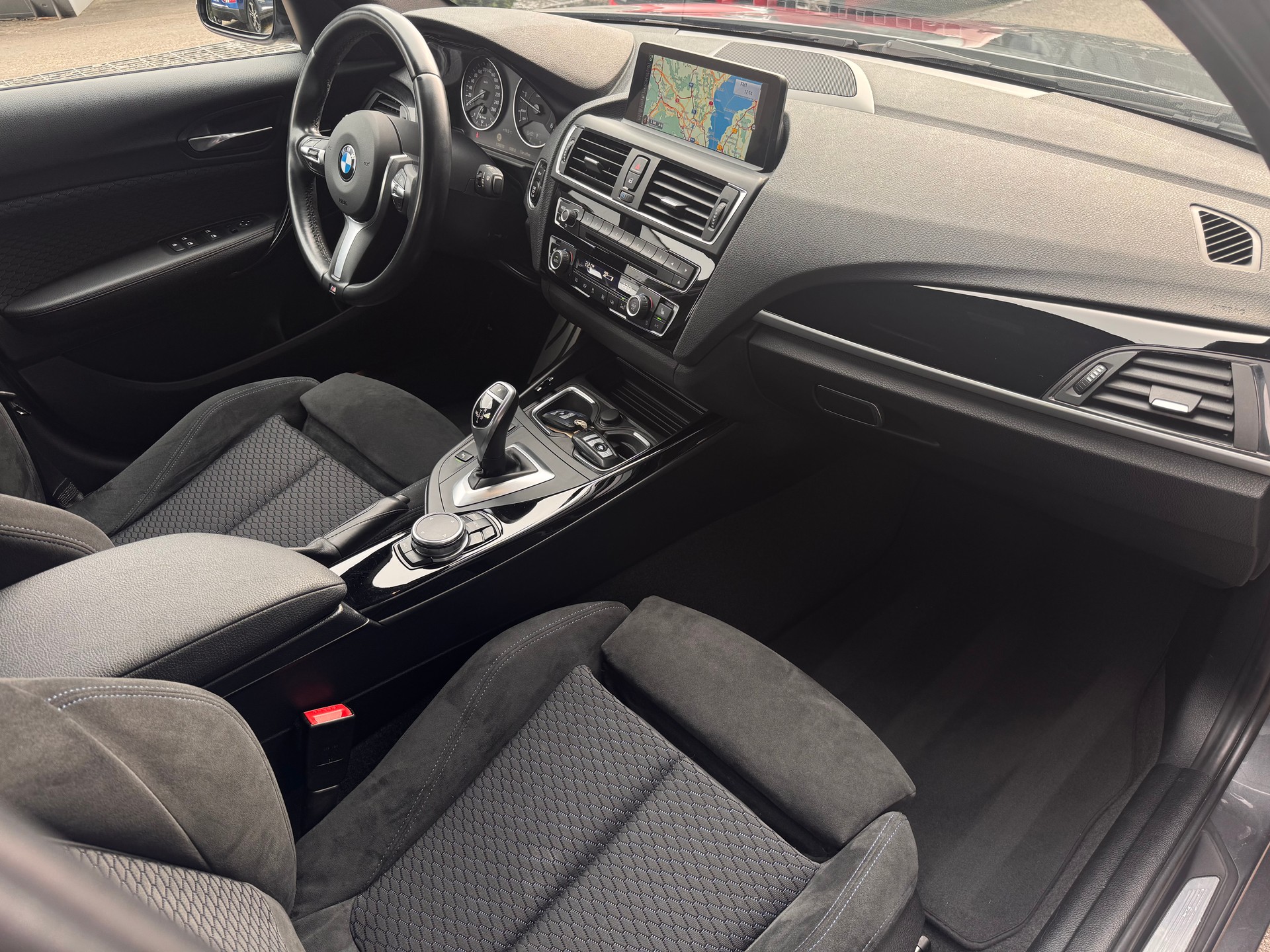 BMW 120d xDrive M Sport Steptronic-image-14