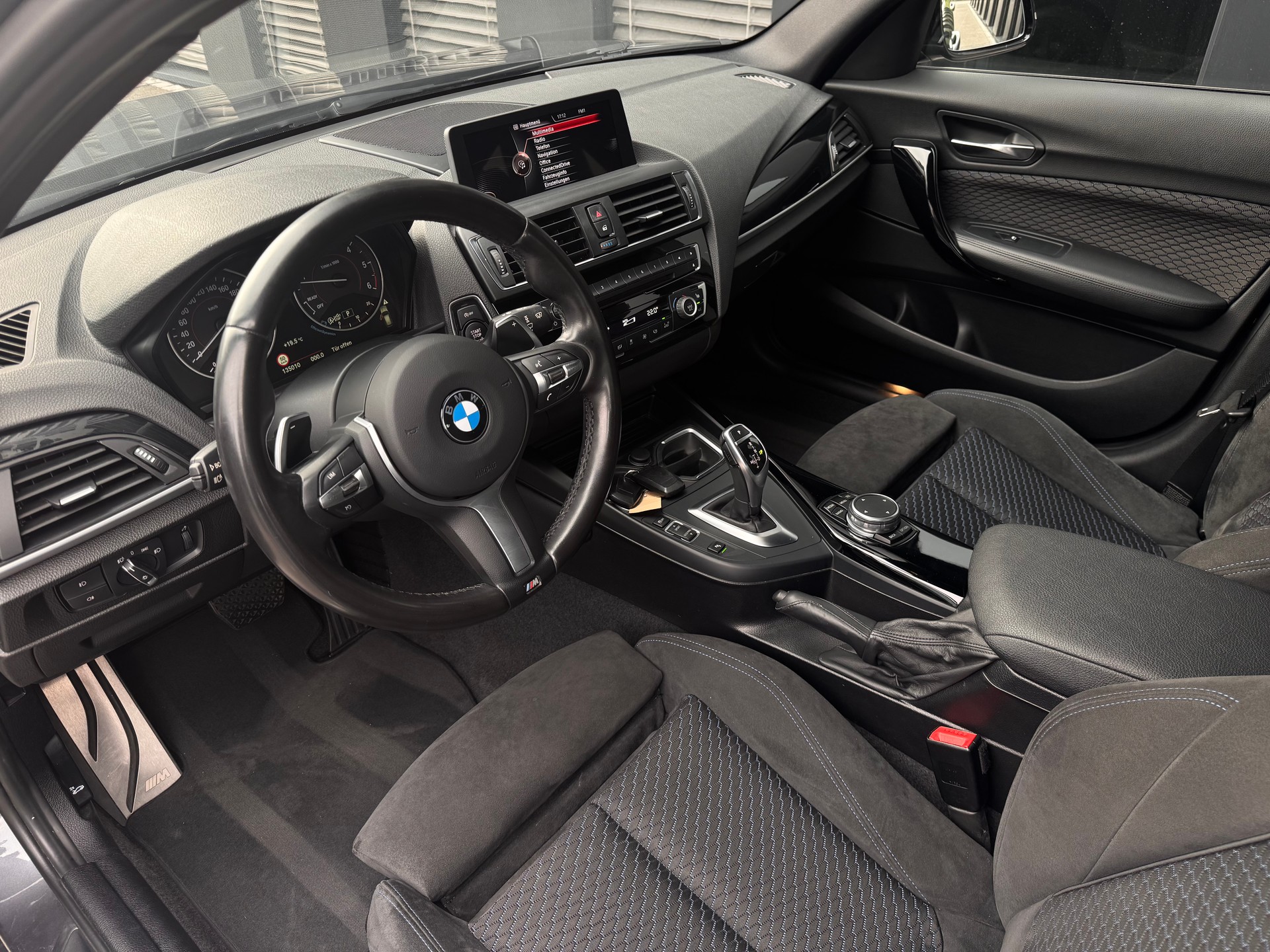 BMW 120d xDrive M Sport Steptronic-image-12