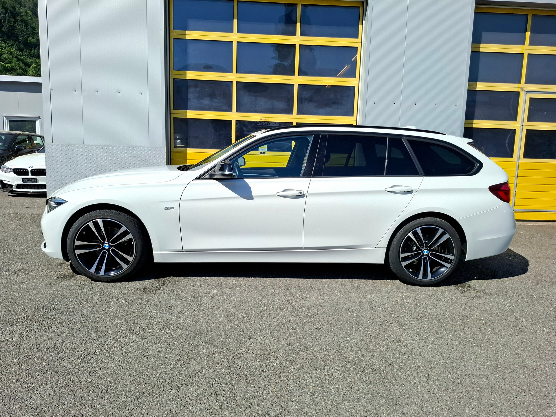 BMW 320i xDrive Touring Steptronic-image-7