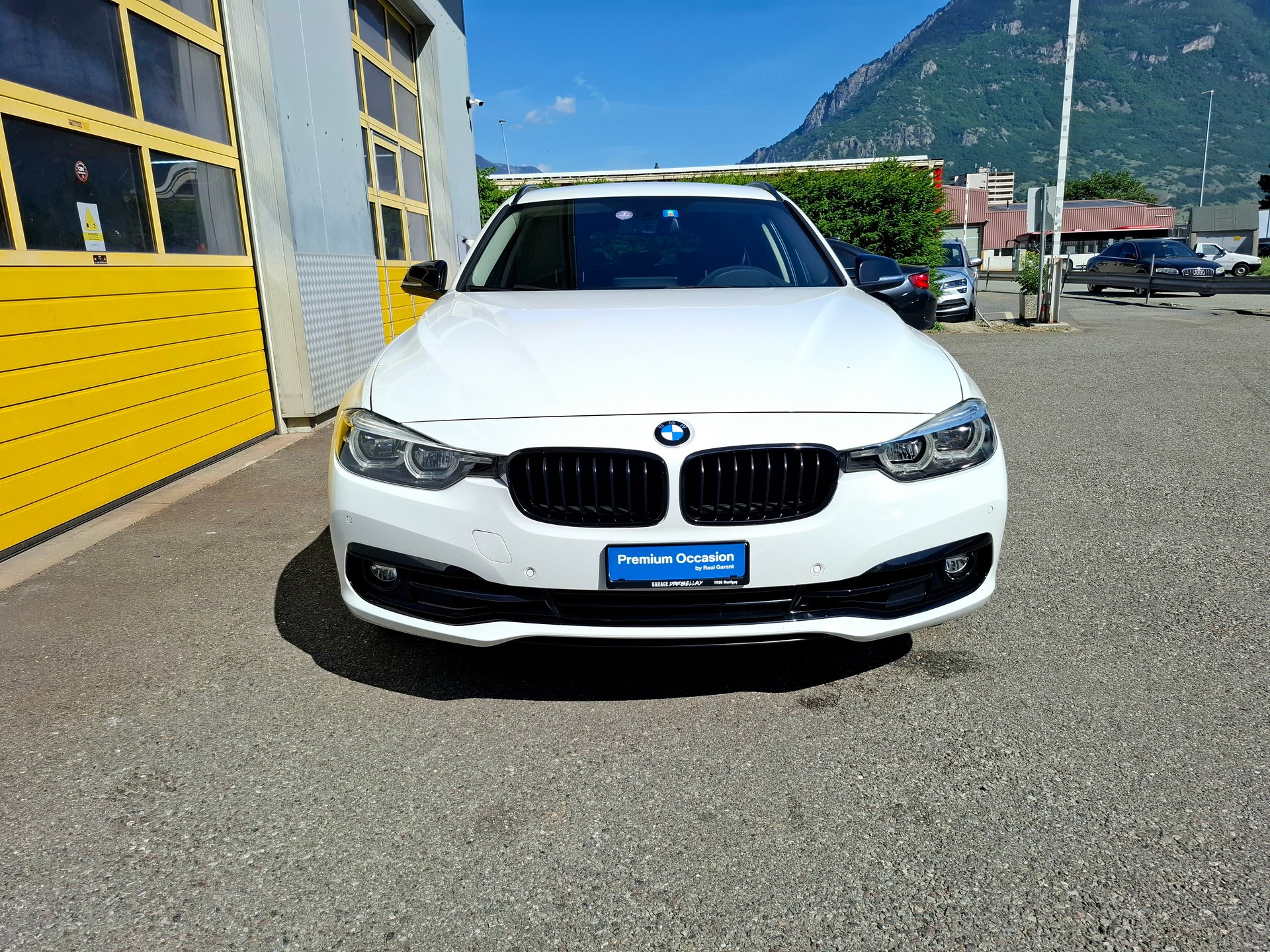 BMW 320i xDrive Touring Steptronic-image-2