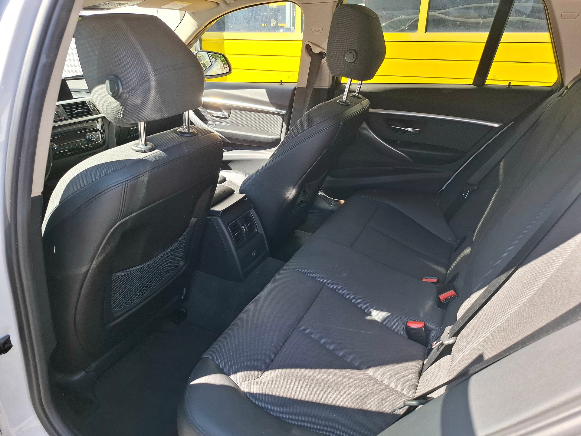 BMW 320i xDrive Touring Steptronic-image-13