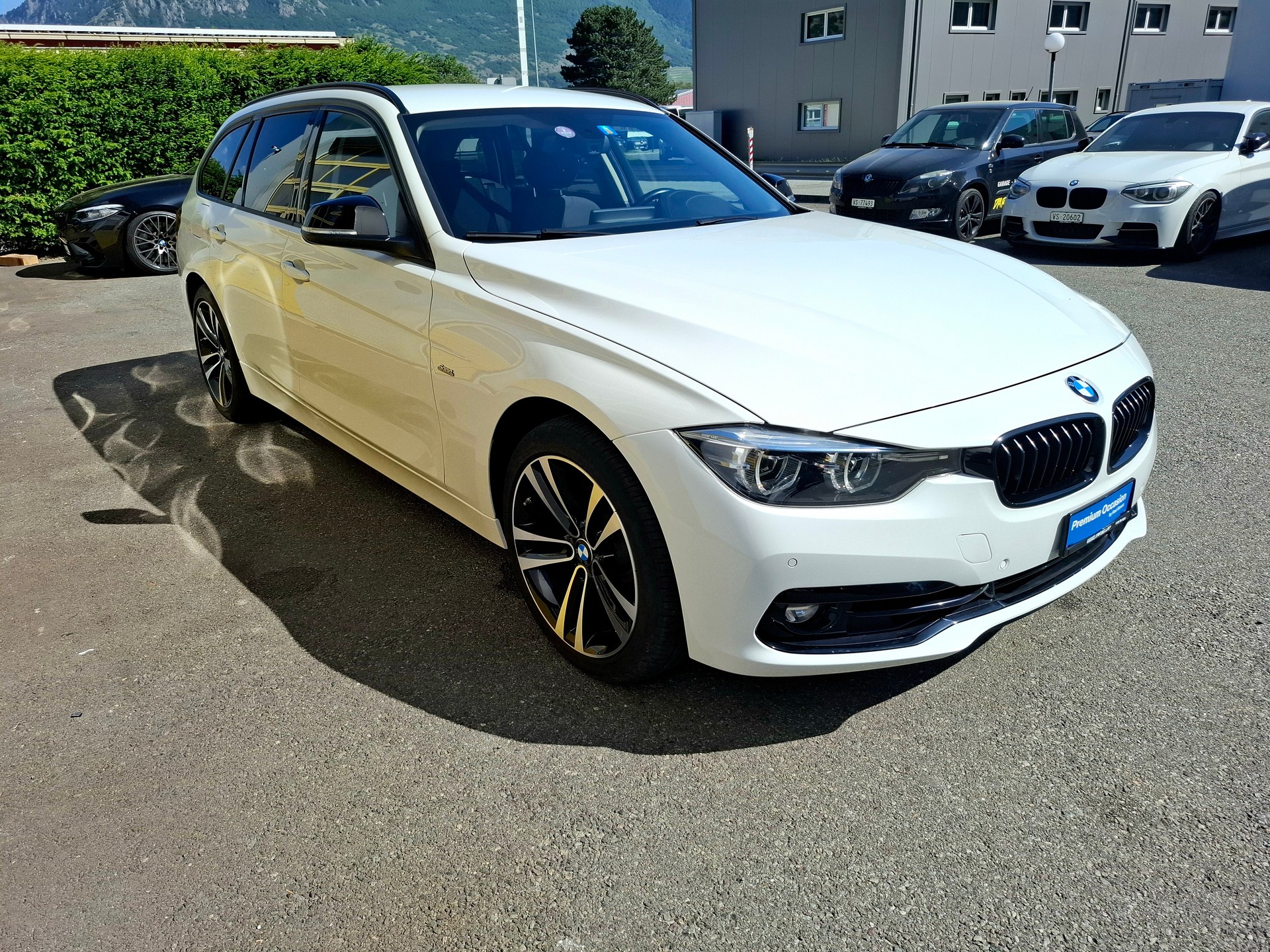 BMW 320i xDrive Touring Steptronic-image-3