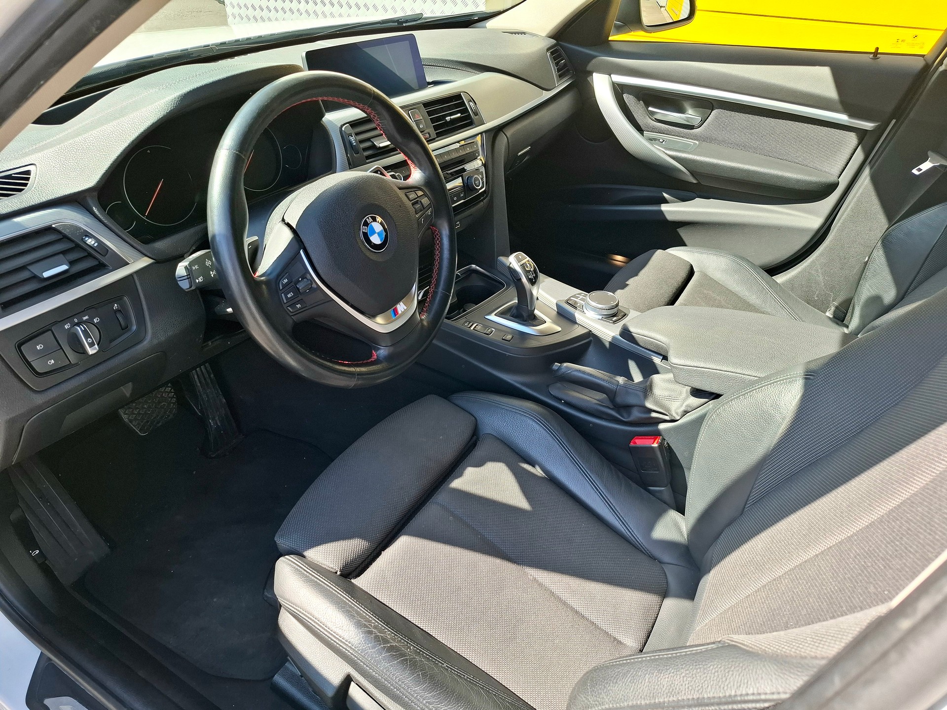 BMW 320i xDrive Touring Steptronic-image-10