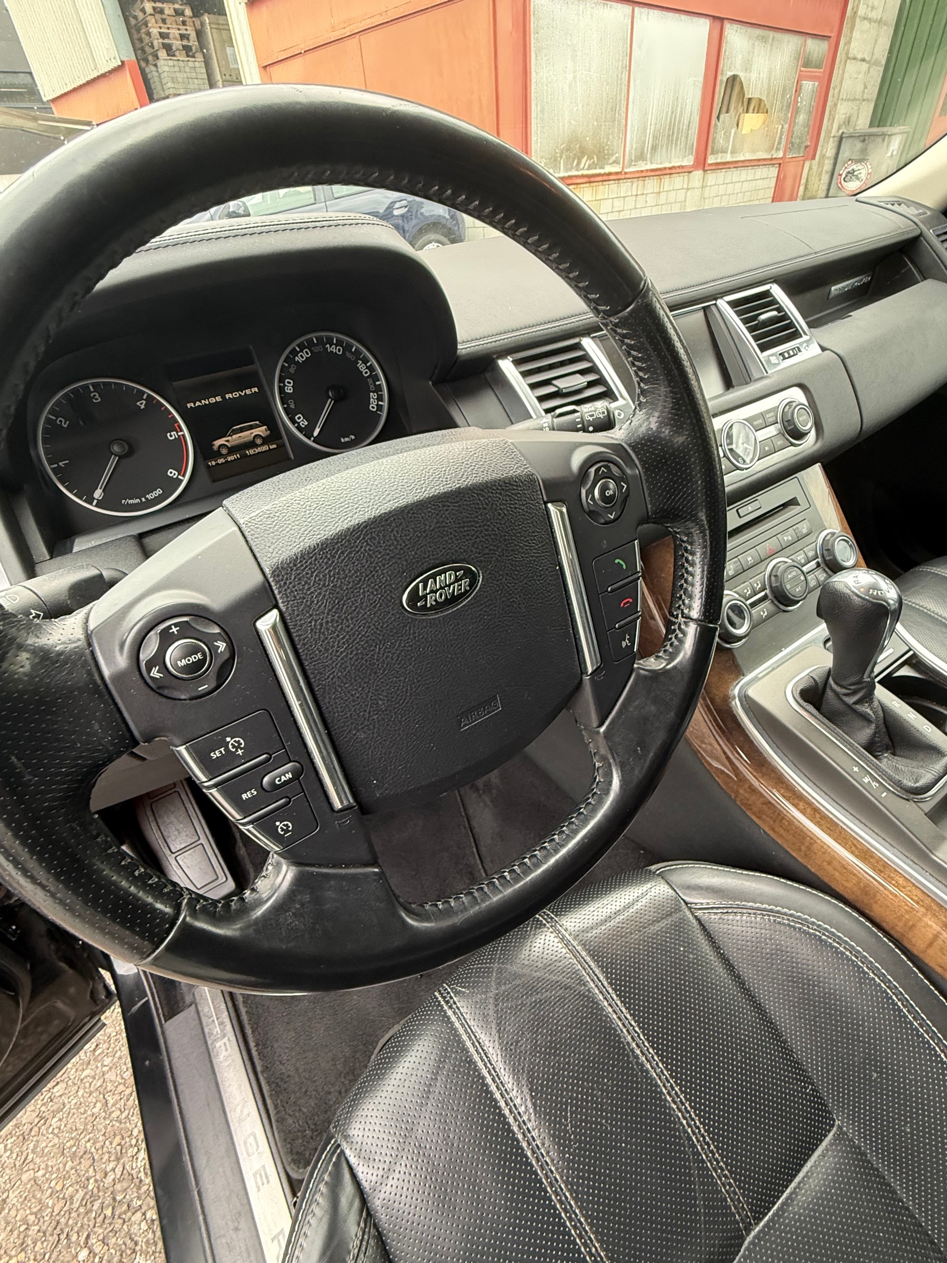 LAND ROVER Range Rover Sport 3.0 TDV6 HSE Automatic-image-4