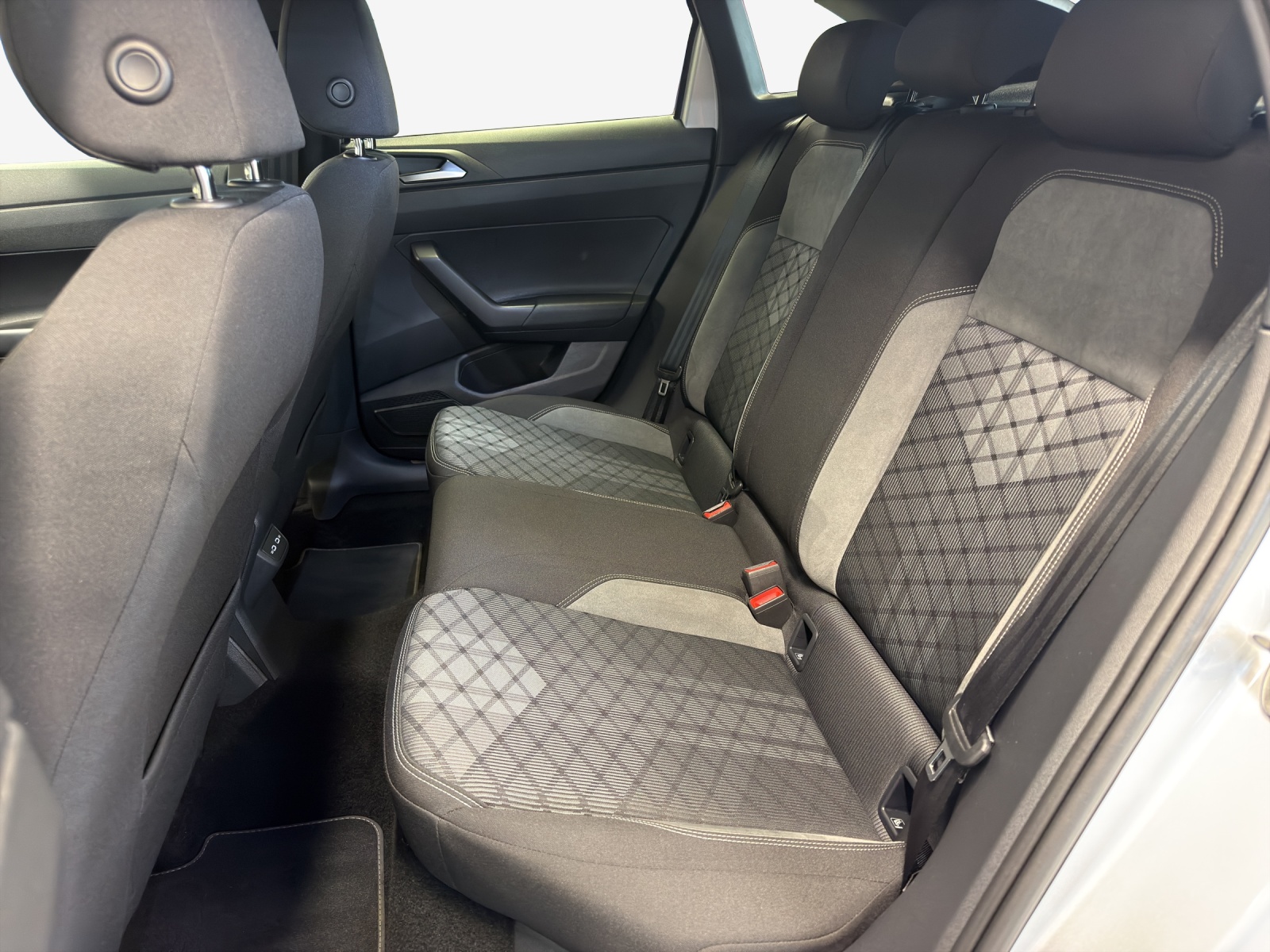 VW Taigo 1.5 TSI R-Line DSG-image-11