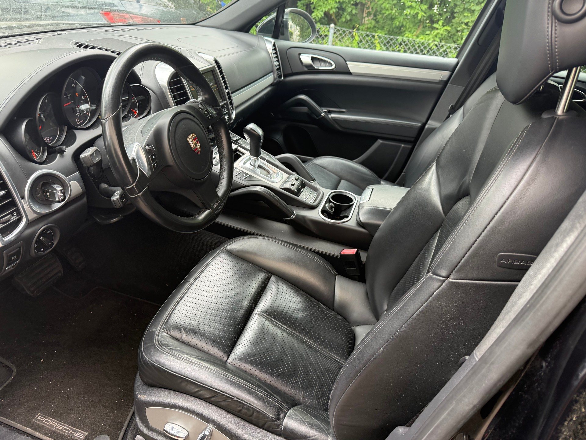 PORSCHE Cayenne Diesel-showroom-element-2