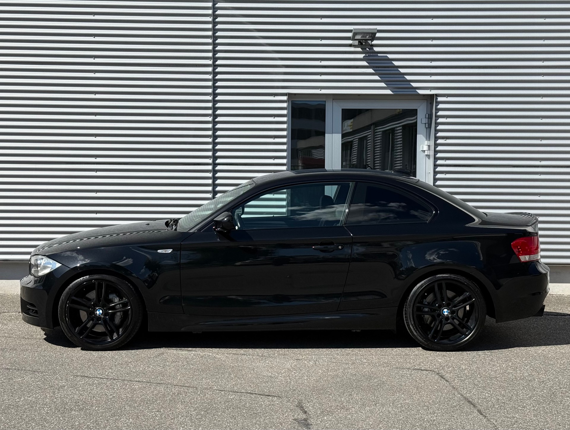 BMW 135i Coupé DSG-showroom-element-1