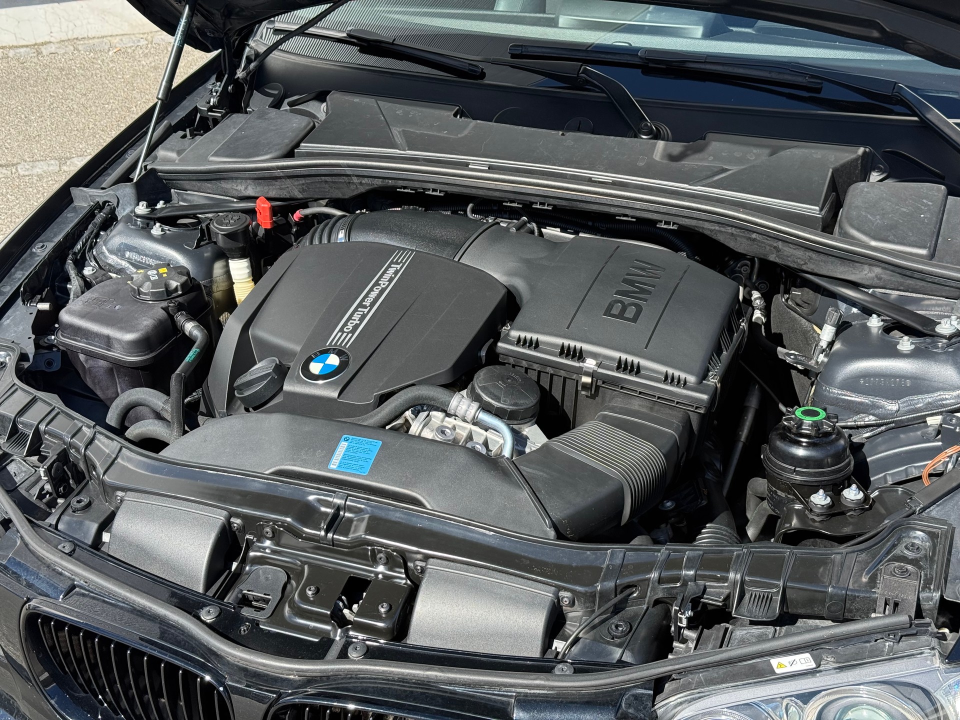 BMW 135i Coupé DSG-showroom-element-3