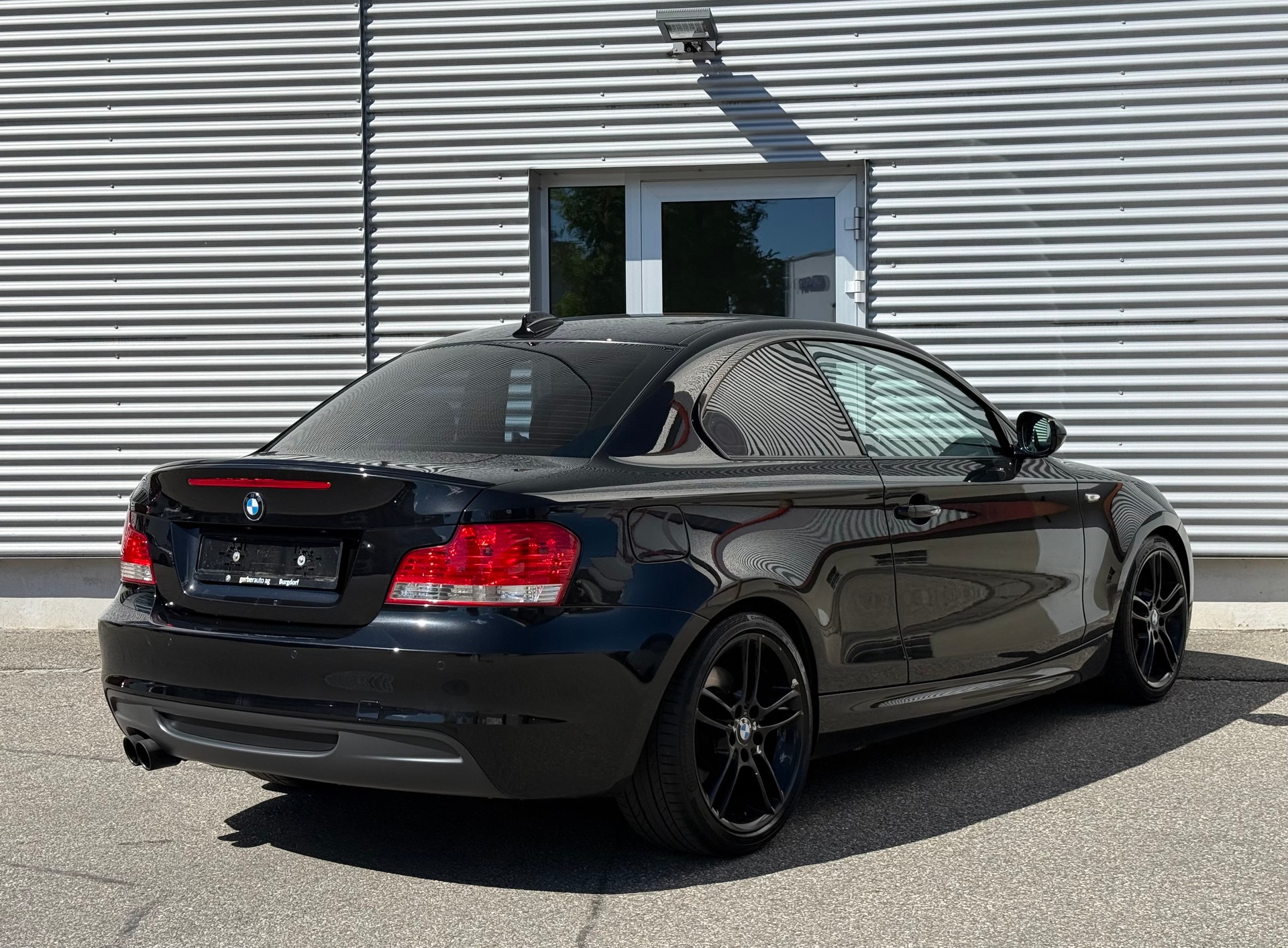 BMW 135i Coupé DSG-showroom-element-2