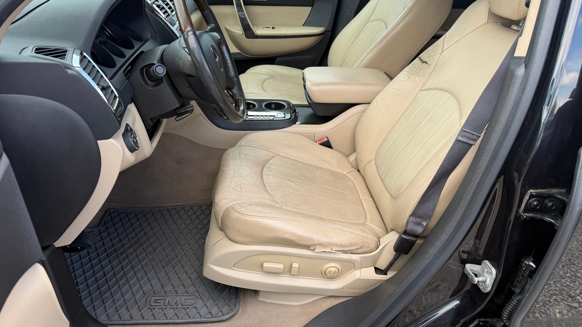 GMC Acadia 3.6 AWD-showroom-element-3