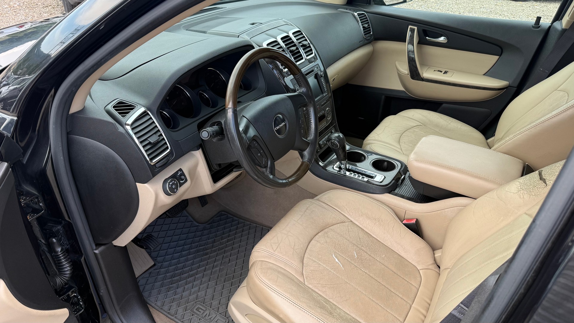 GMC Acadia 3.6 AWD-showroom-element-1